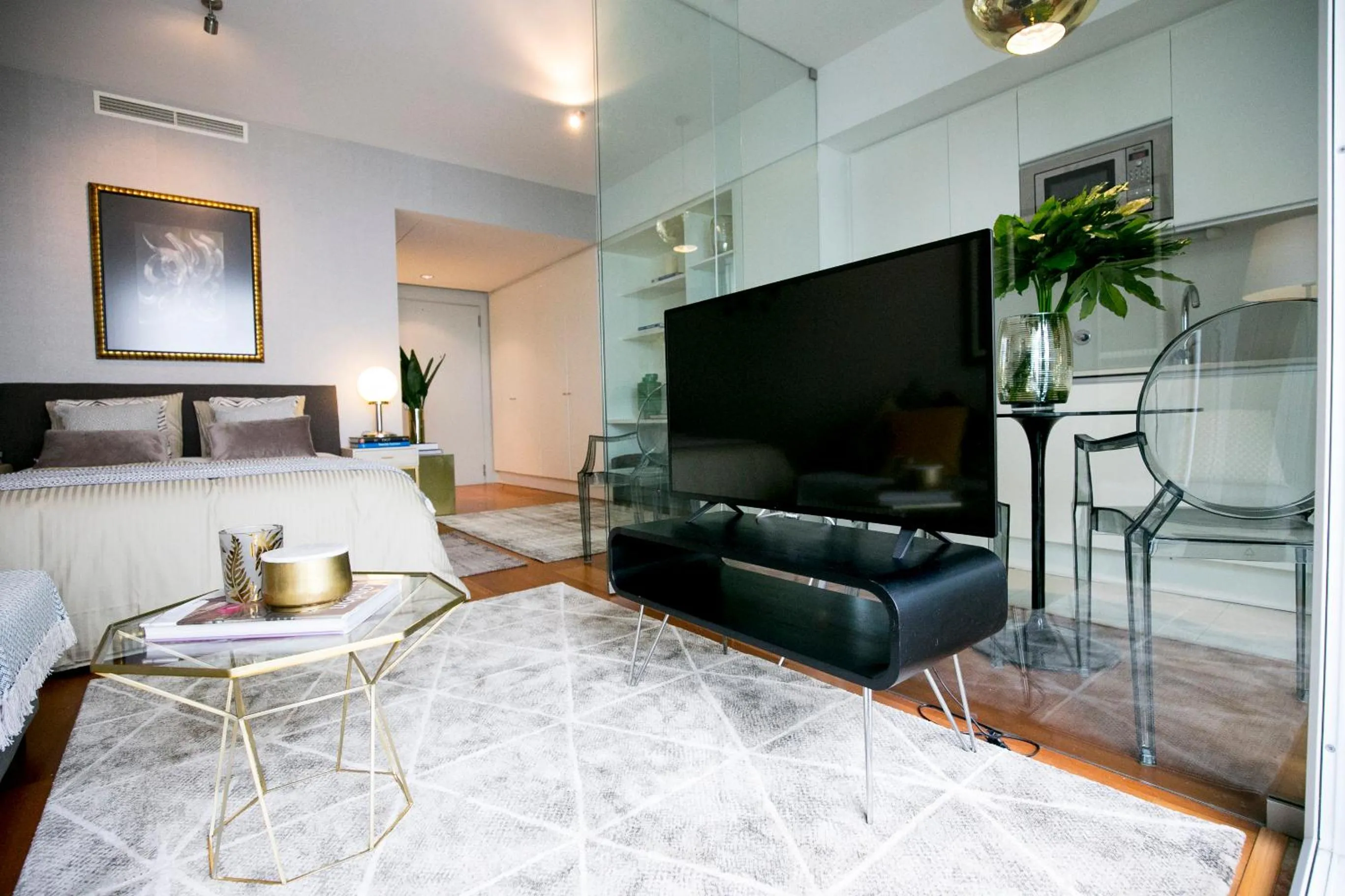 TV and multimedia in Lisbon Downtown Apartment Free Parking