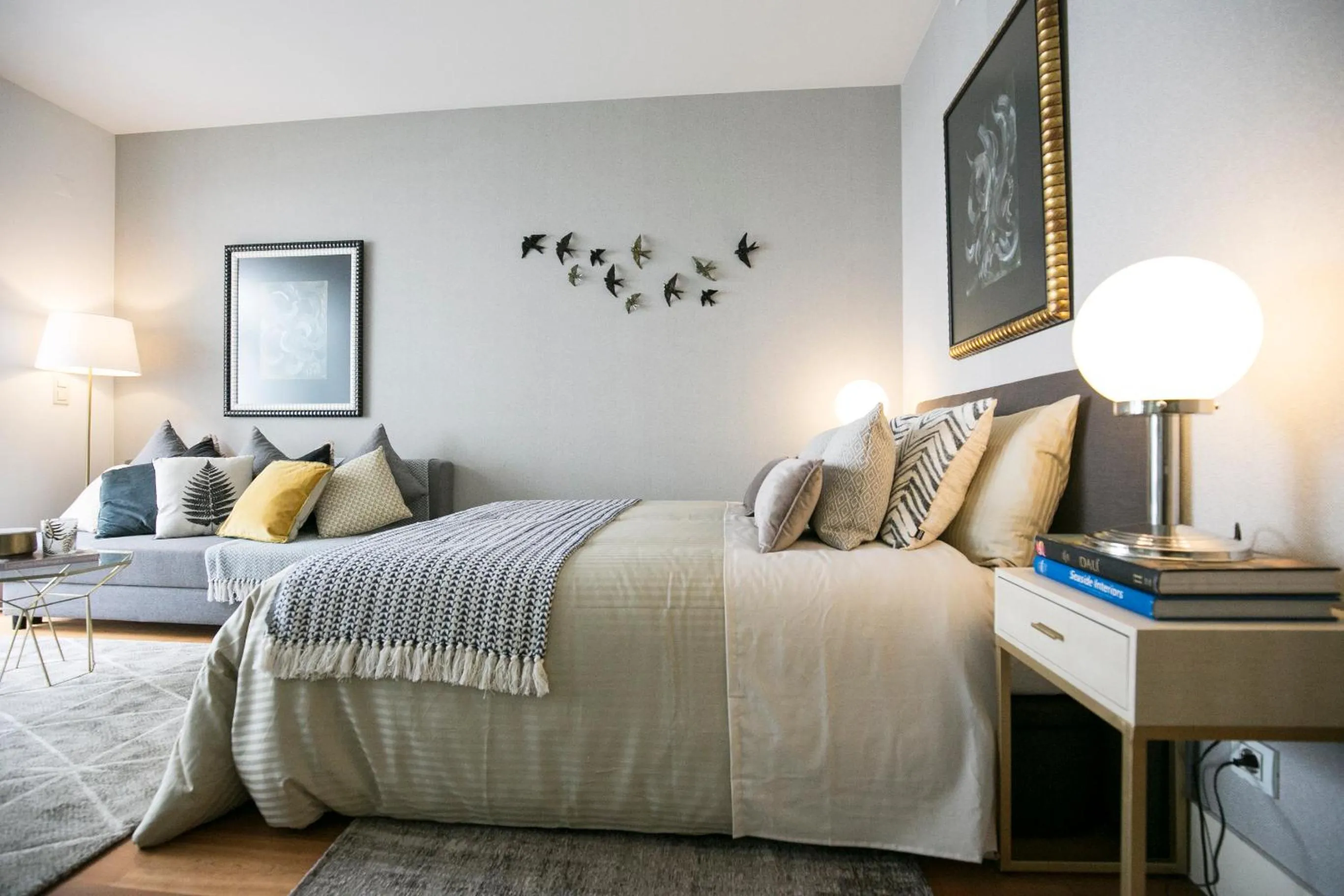 Living room, Bed in Lisbon Downtown Apartment Free Parking
