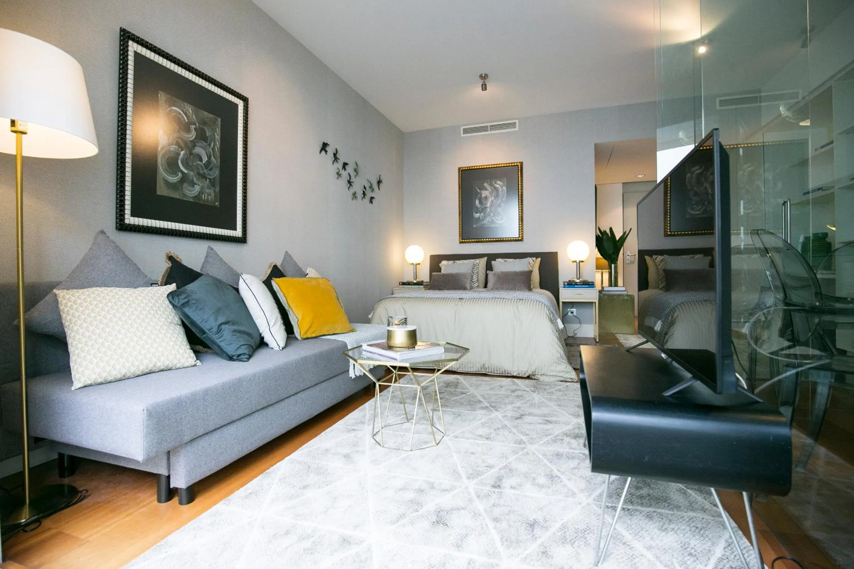 TV and multimedia in Lisbon Downtown Apartment Free Parking