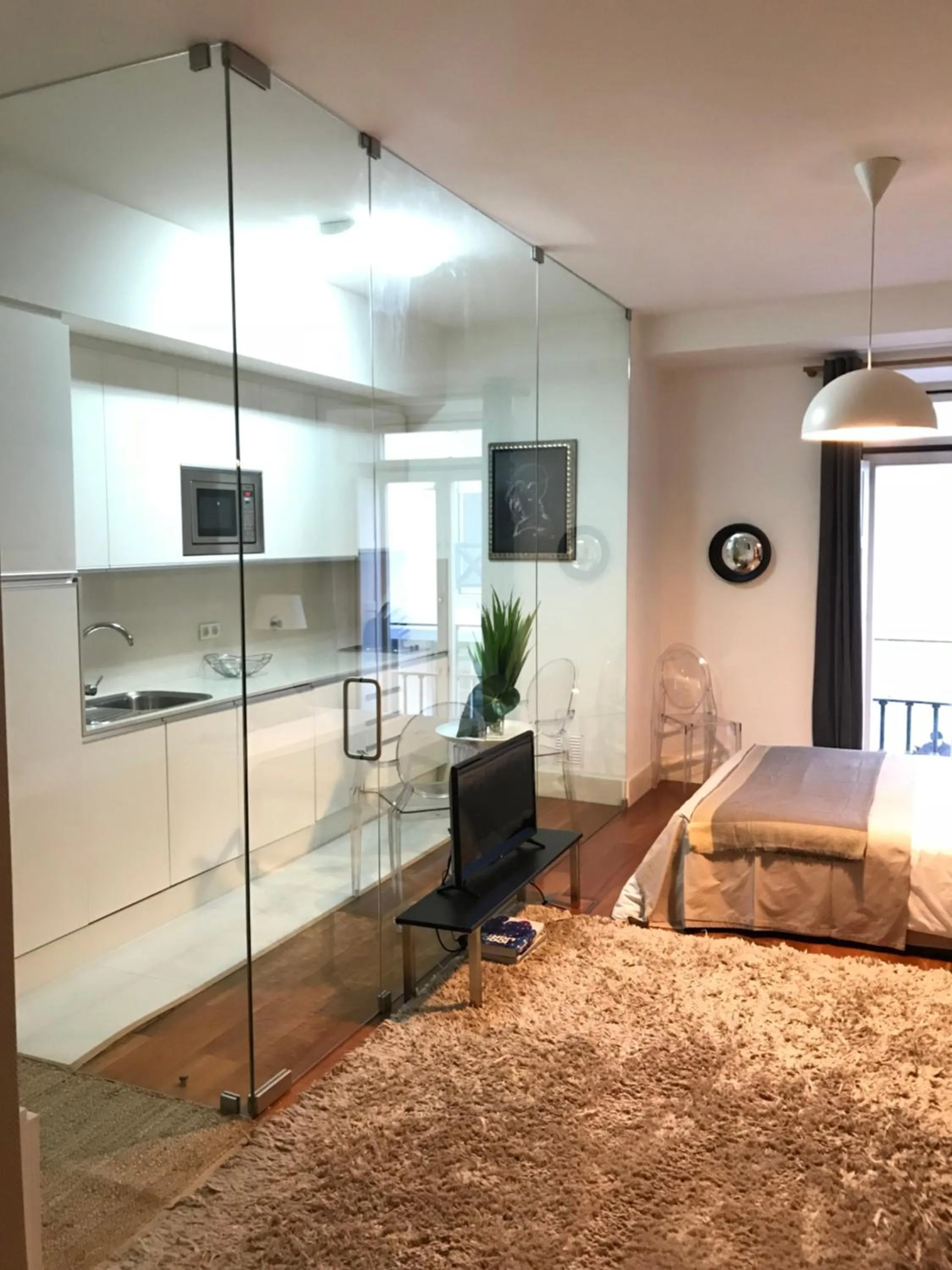 Kitchen or kitchenette, Bed in Lisbon Downtown Apartment Free Parking