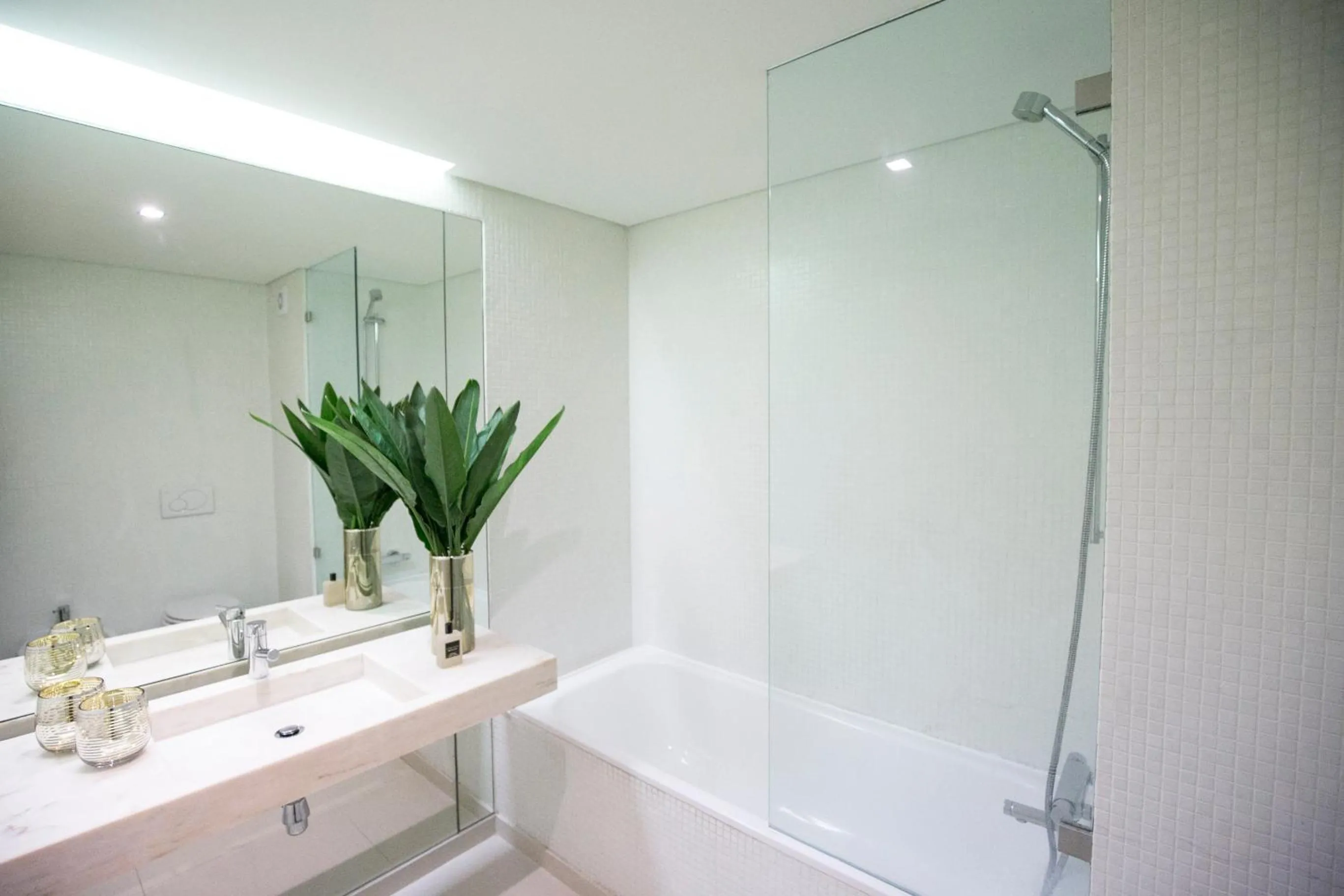 Bathroom in Lisbon Downtown Apartment Free Parking