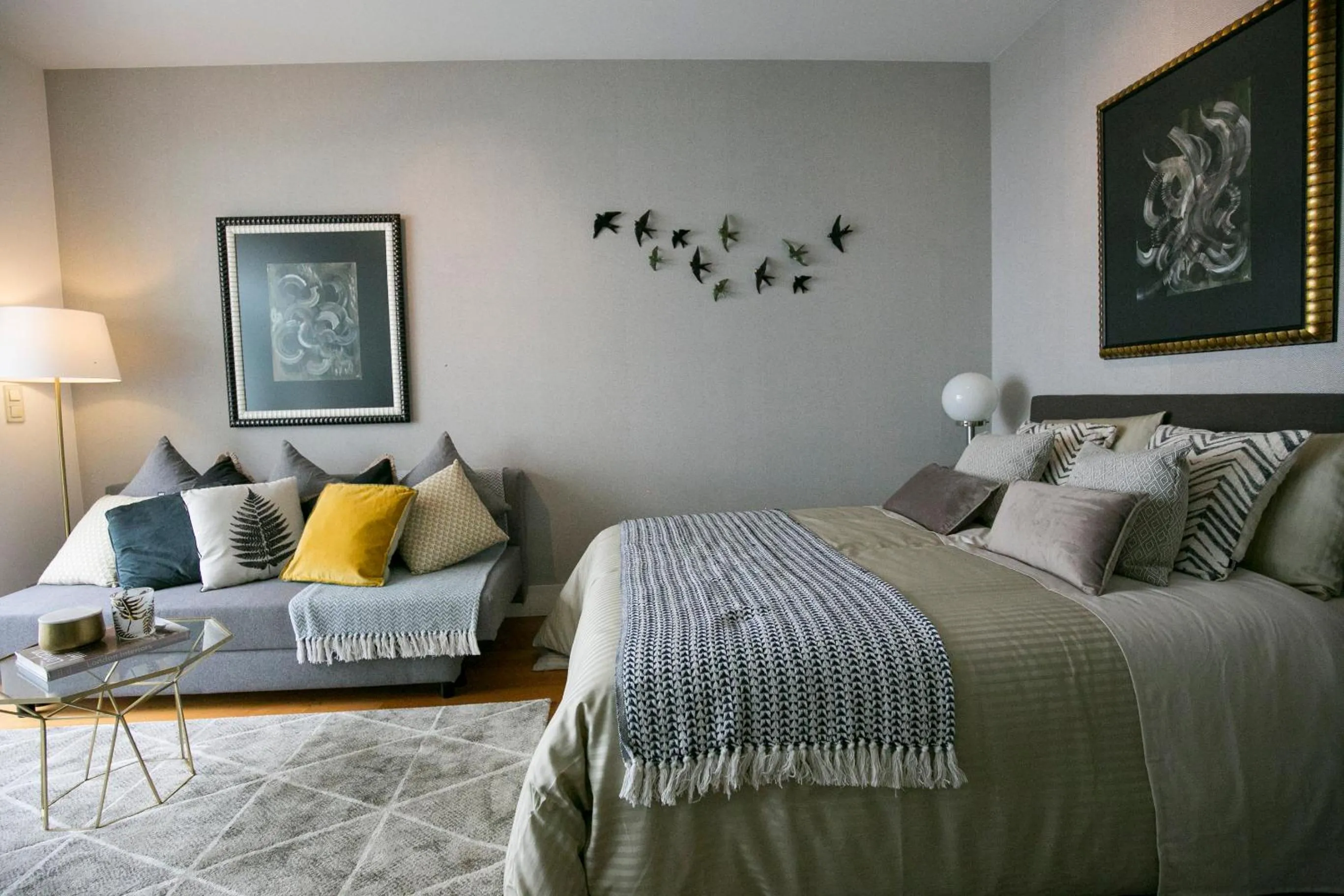 Living room, Bed in Lisbon Downtown Apartment Free Parking
