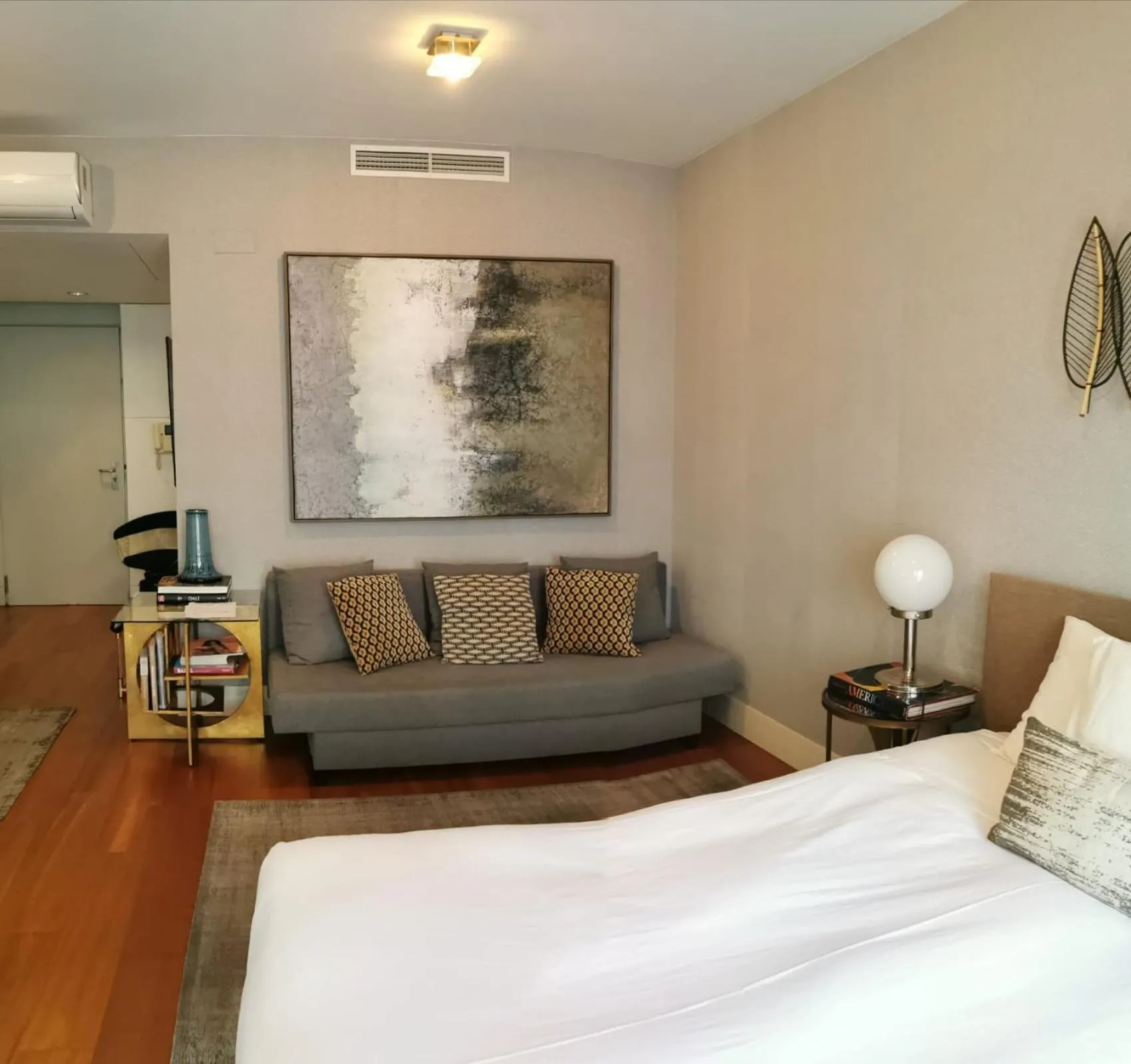 Bed in Lisbon Downtown Apartment Free Parking