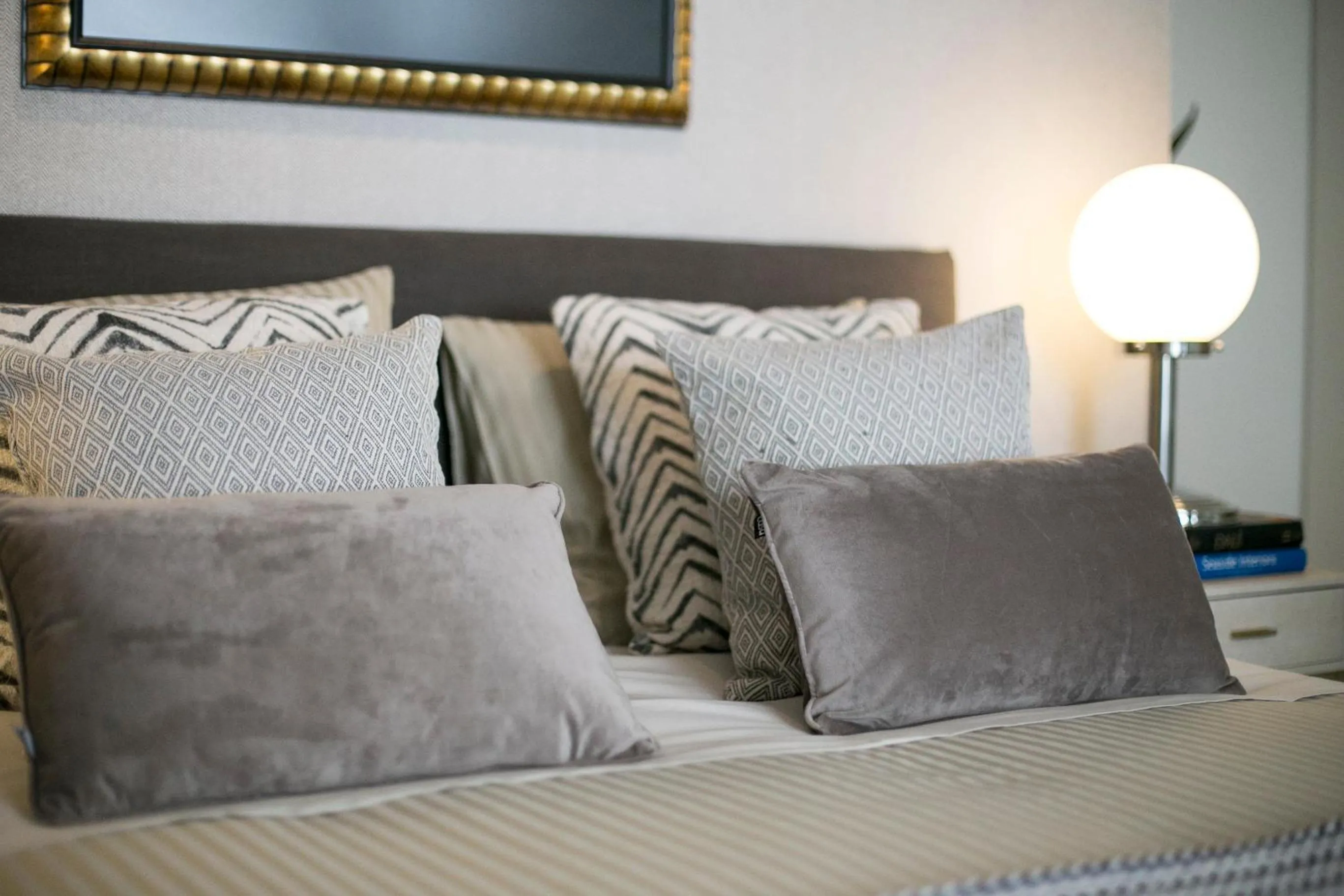 Decorative detail, Bed in Lisbon Downtown Apartment Free Parking