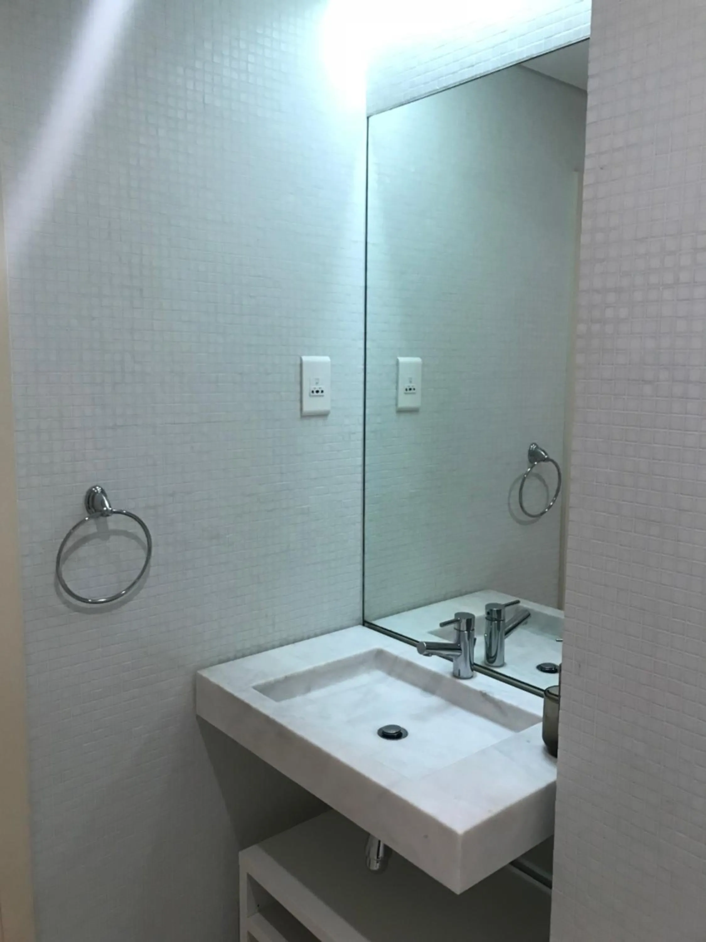 Bathroom in Lisbon Downtown Apartment Free Parking