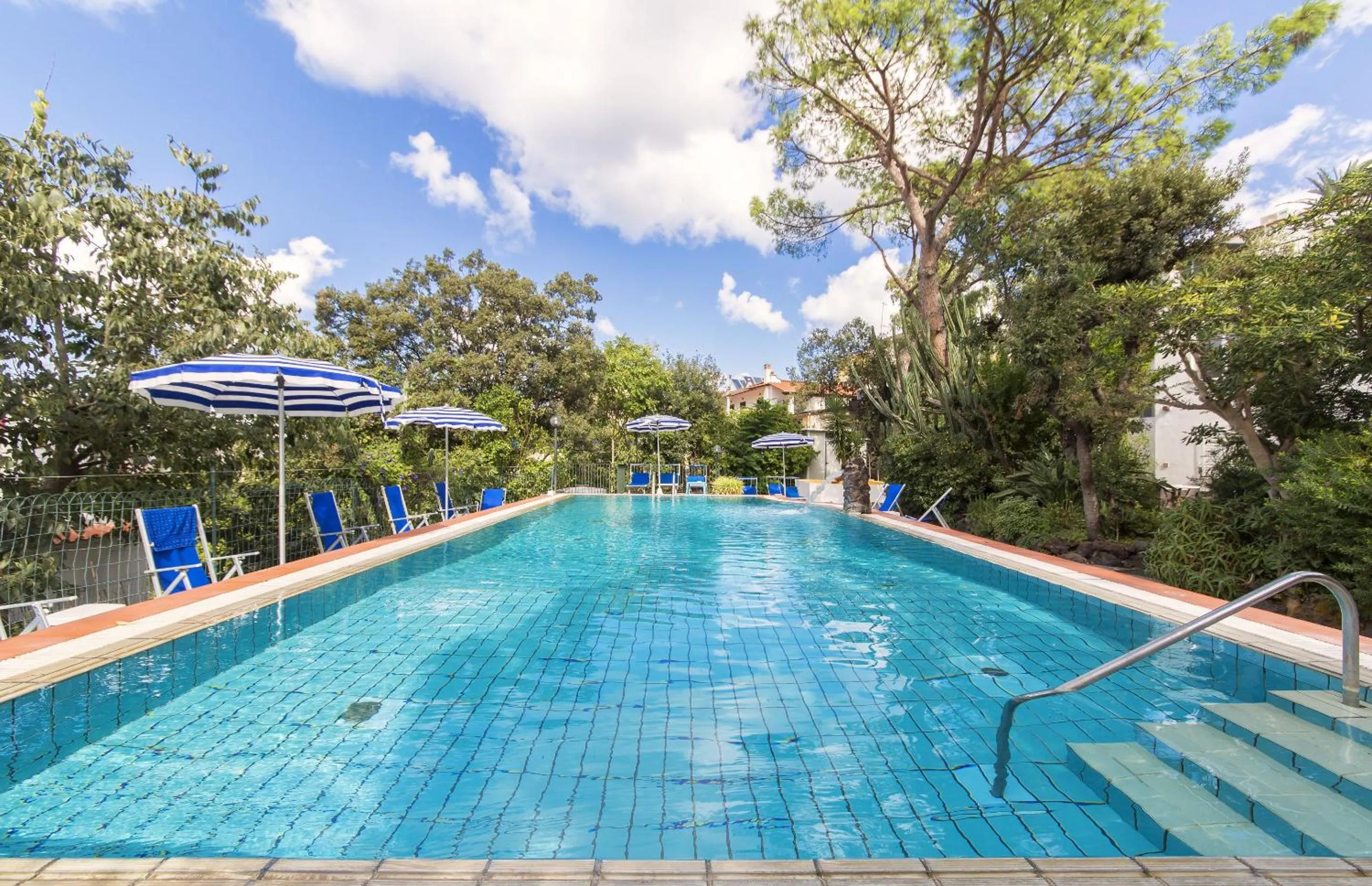 Swimming pool in Hotel Vittoria