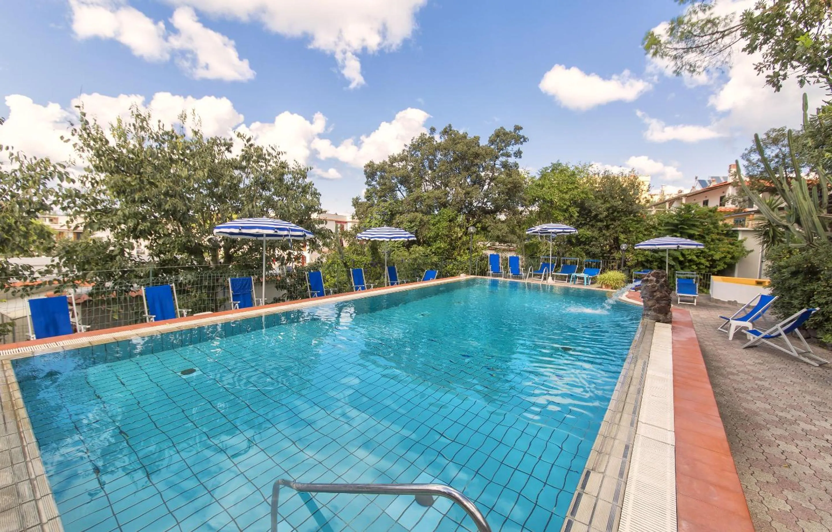 Swimming pool in Hotel Vittoria