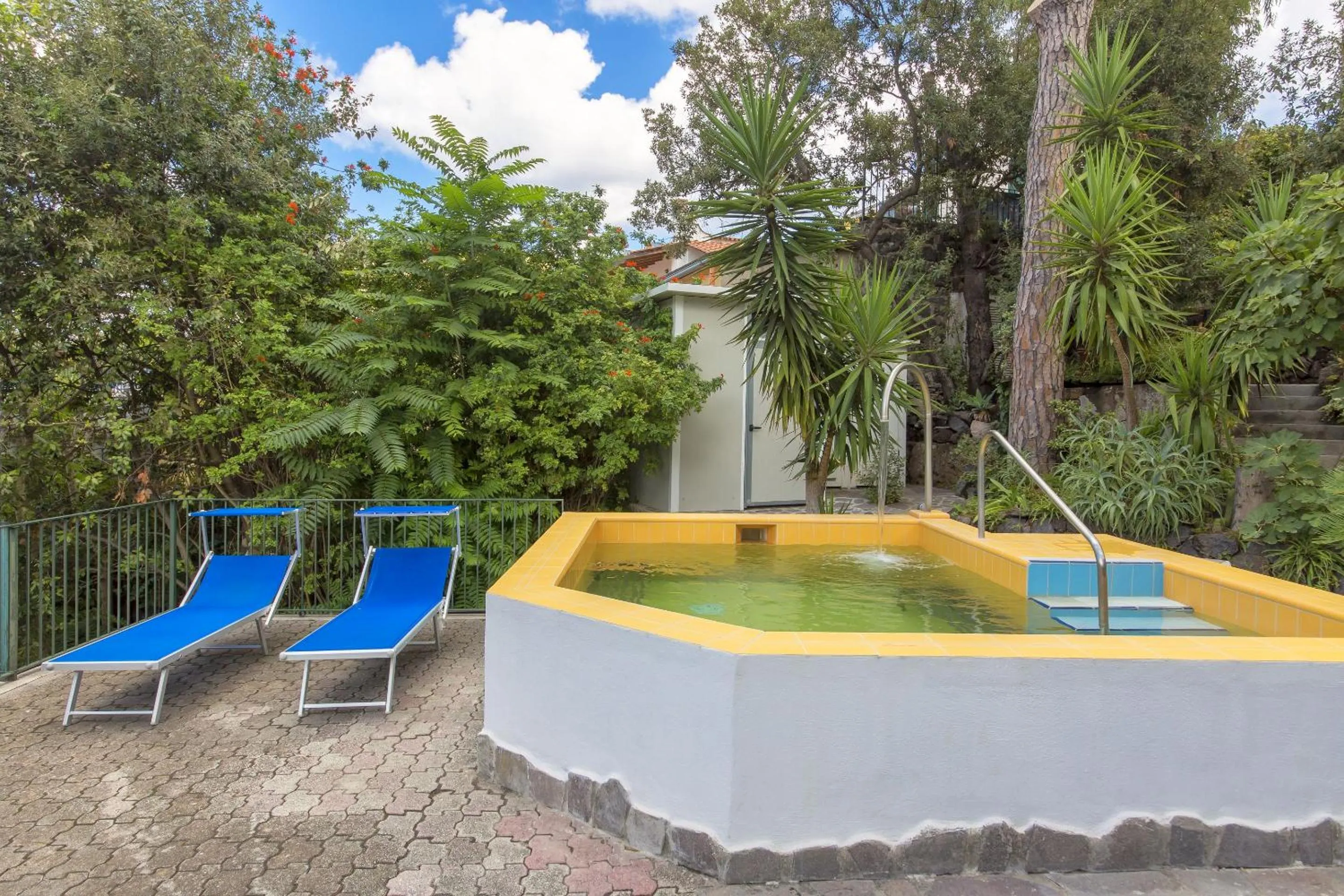 Hot Spring Bath in Hotel Vittoria