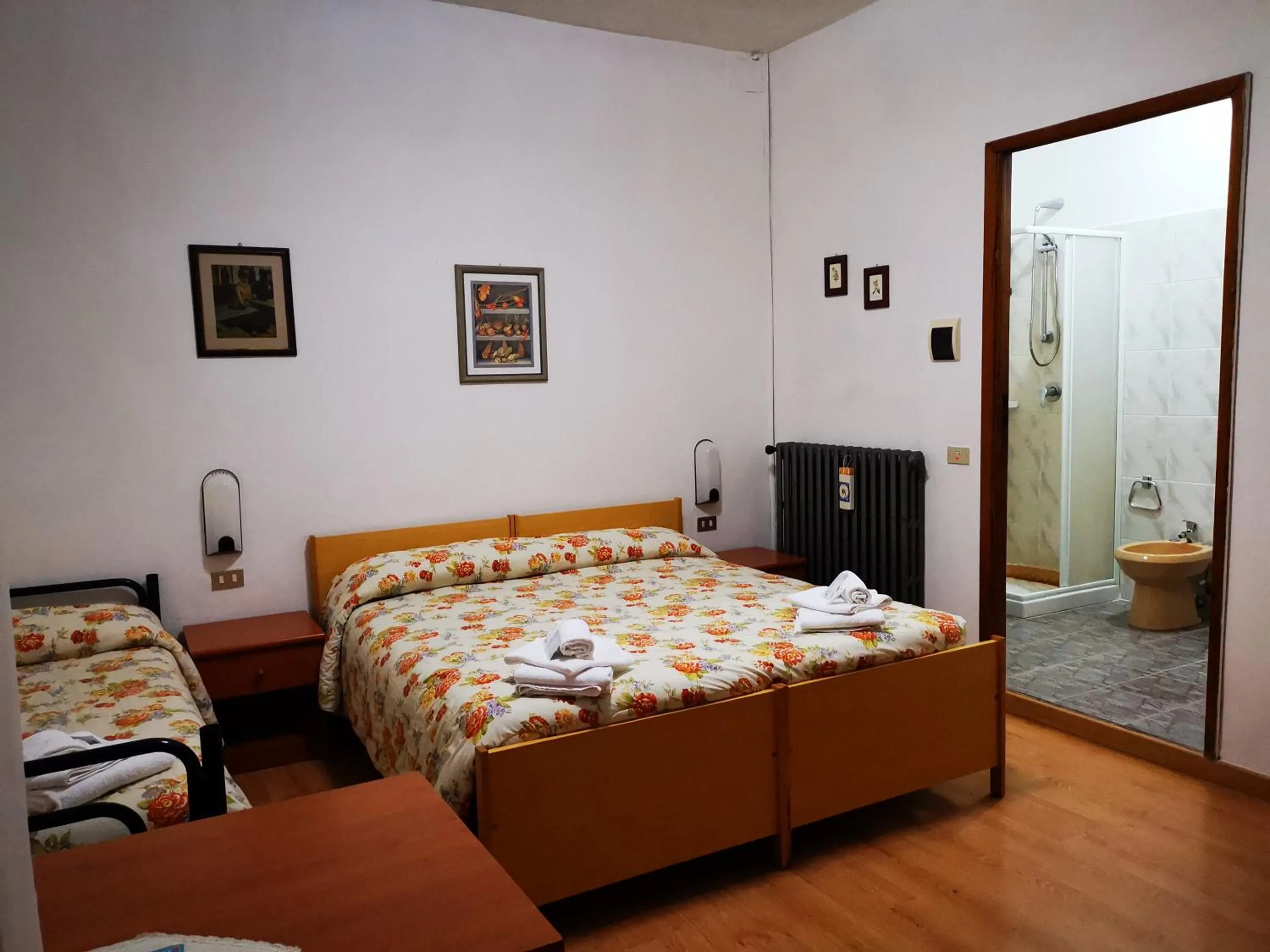 Photo of the whole room, Bed in Osteria dei Locandieri