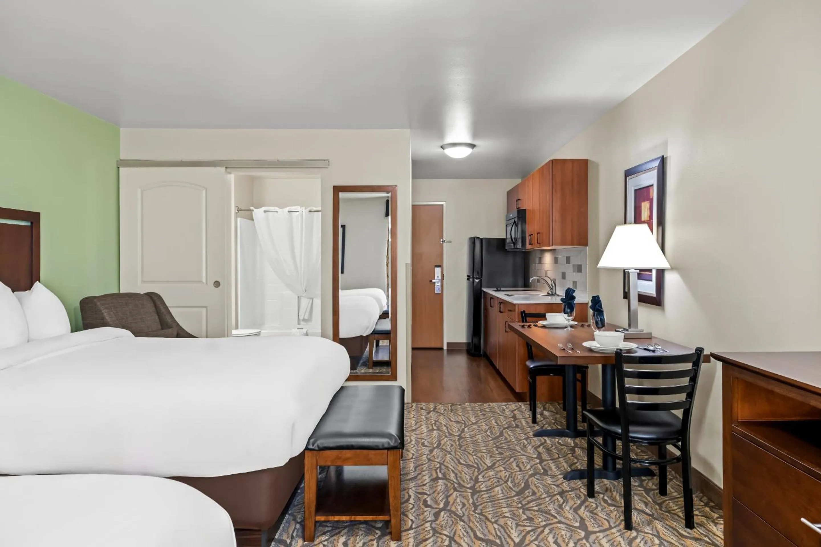 Bedroom, Bed in Ledgestone Suites Hotel Billings