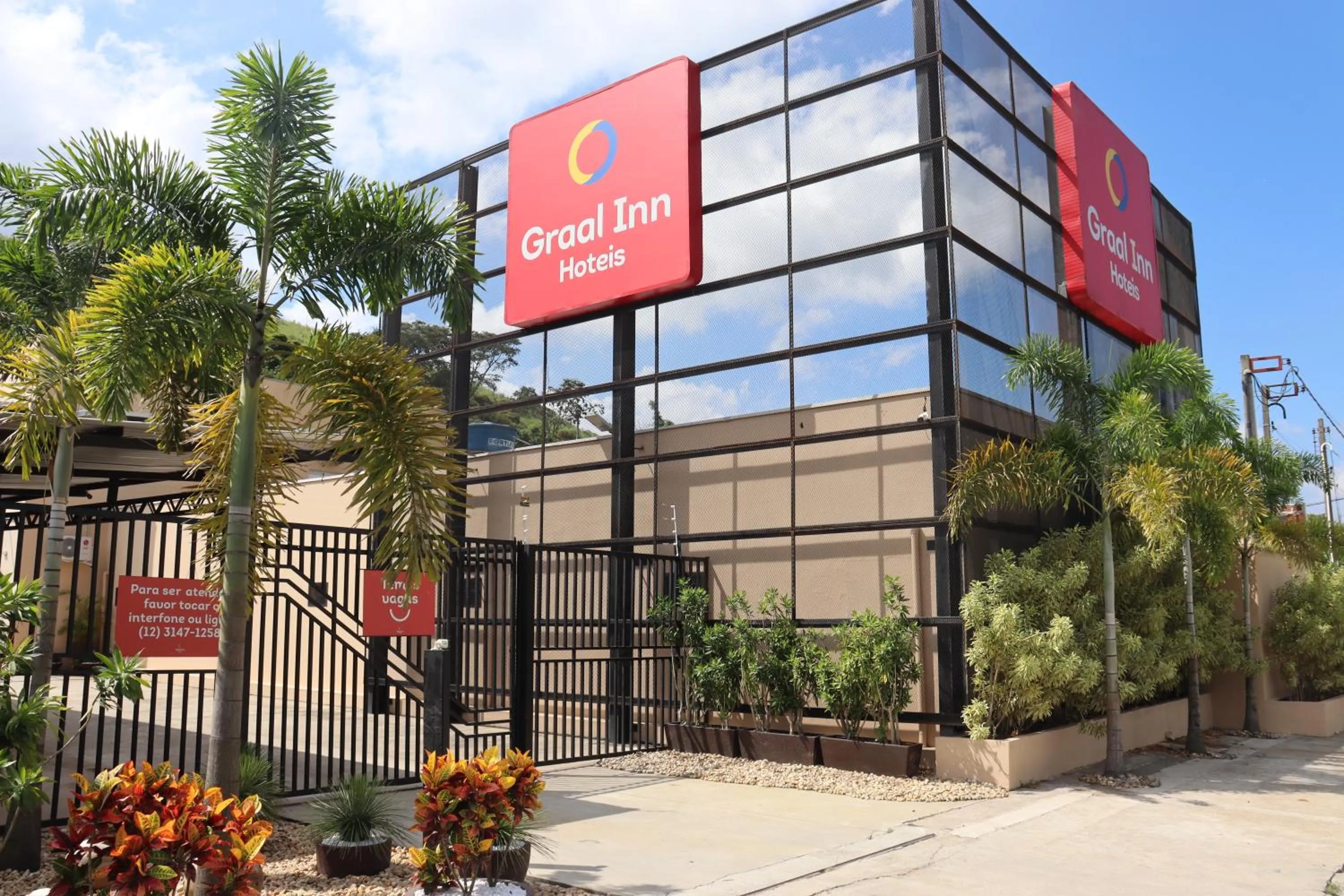 Property building in Hotel Graal Inn Queluz