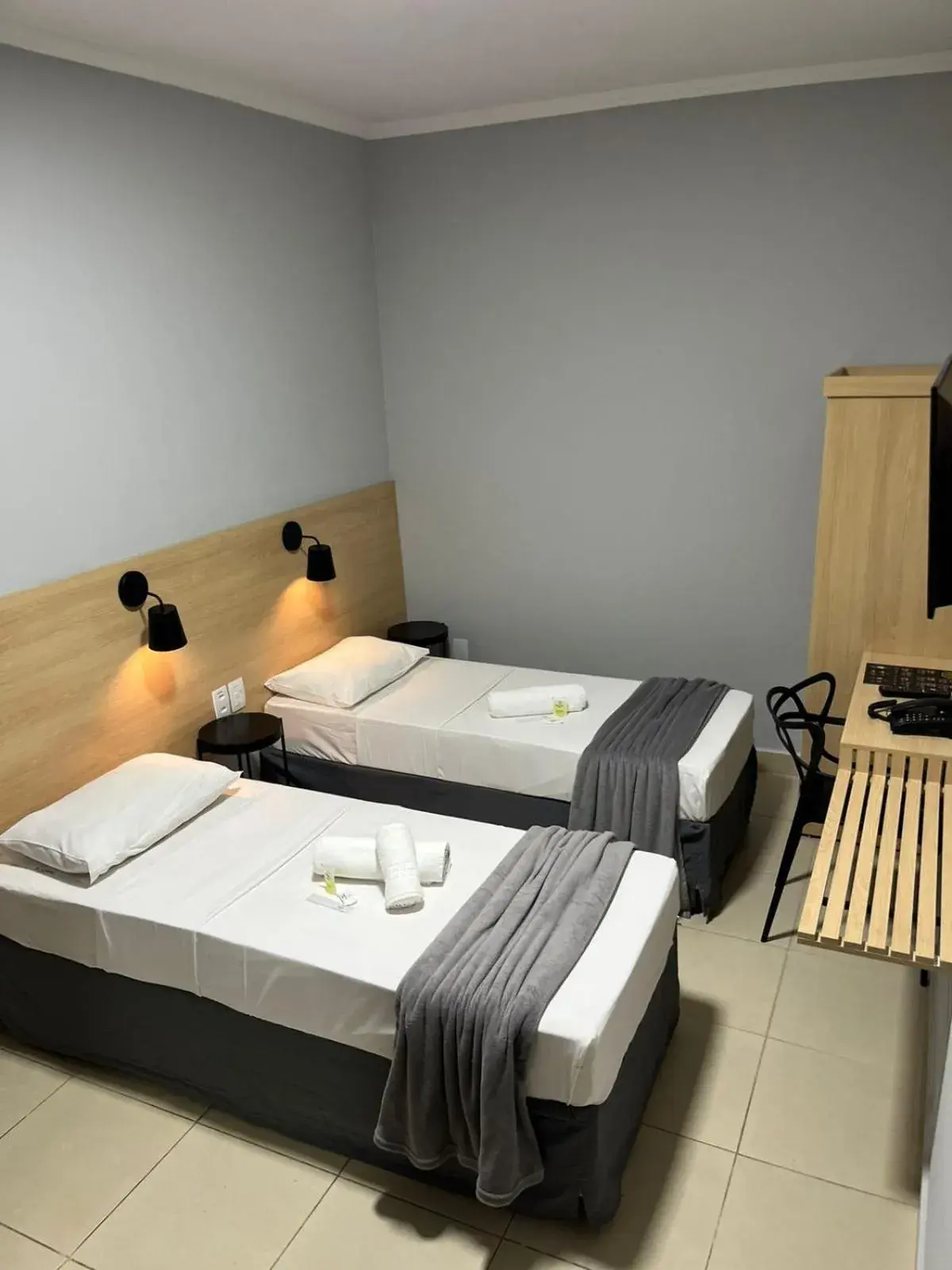 Luxury Triple Room - single occupancy in Hotel Graal Inn Queluz Luxury Triple Room - single occupancy in Hotel Graal Inn Queluz