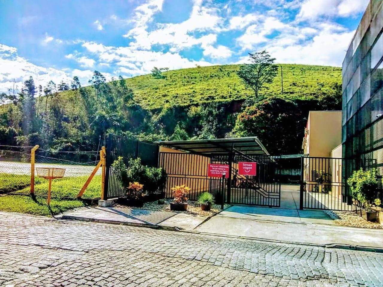 Property building in Hotel Graal Inn Queluz