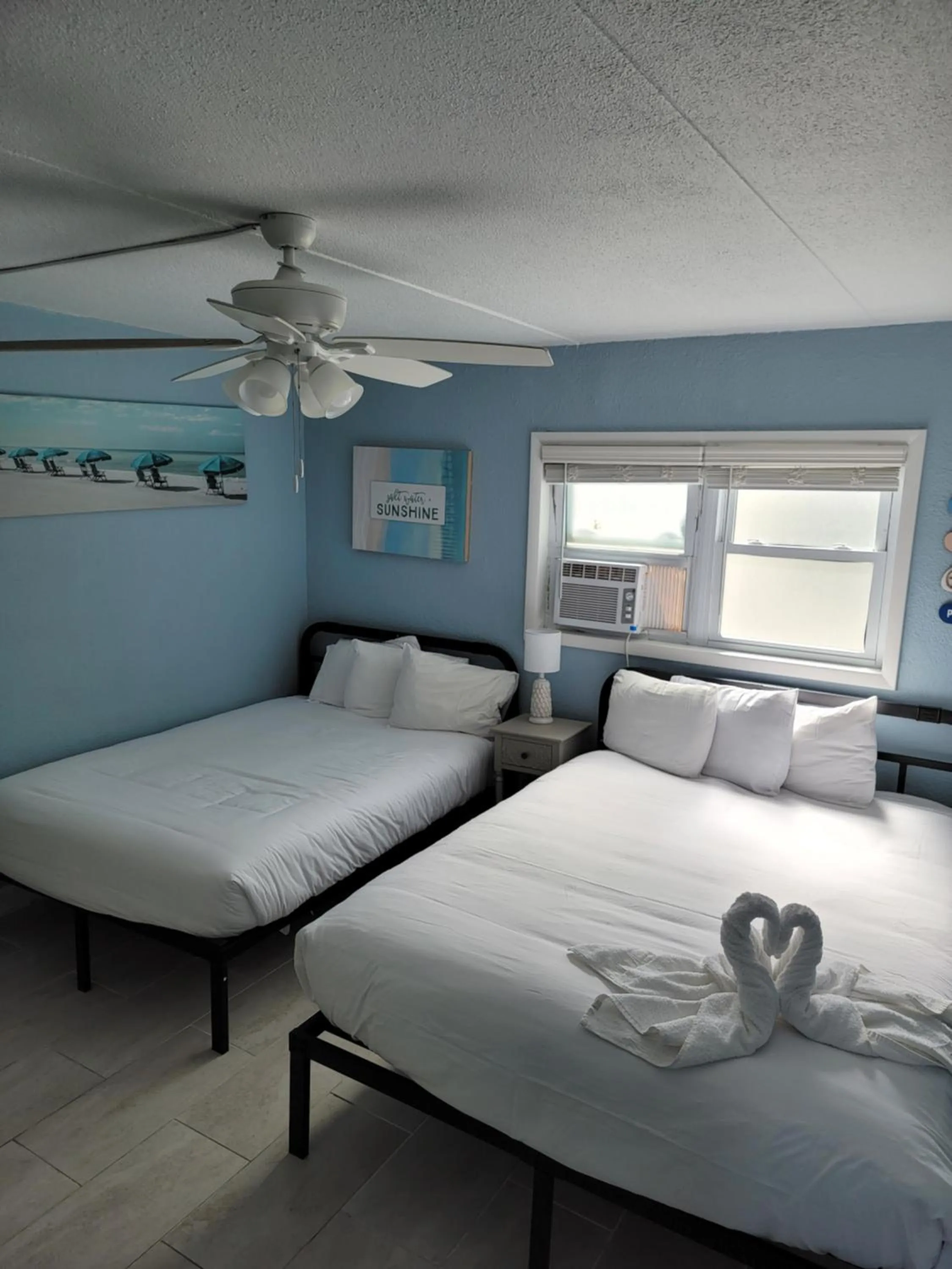 Bedroom, Bed in Nassau Inn Beachfront