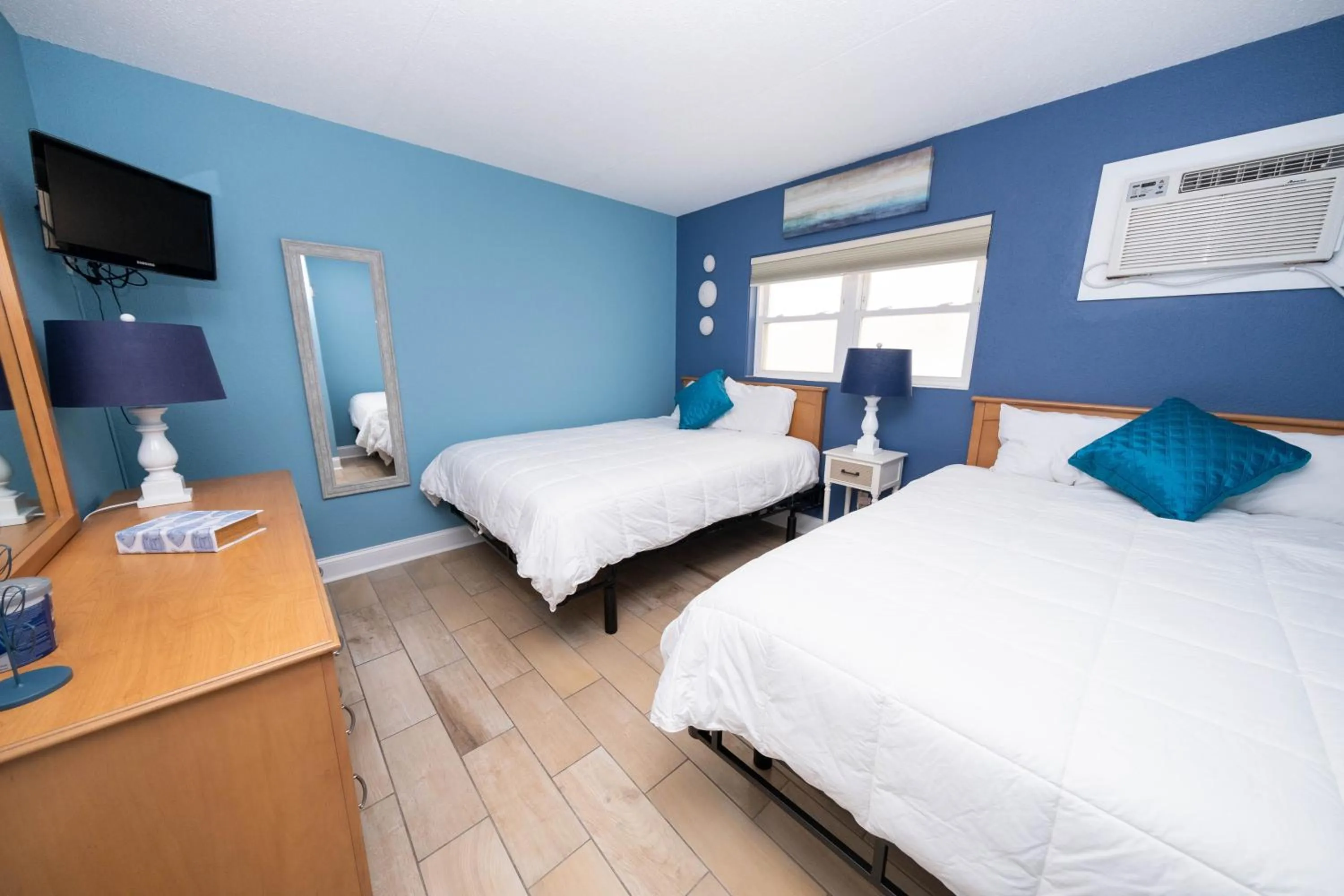 Bedroom, Bed in Nassau Inn Beachfront