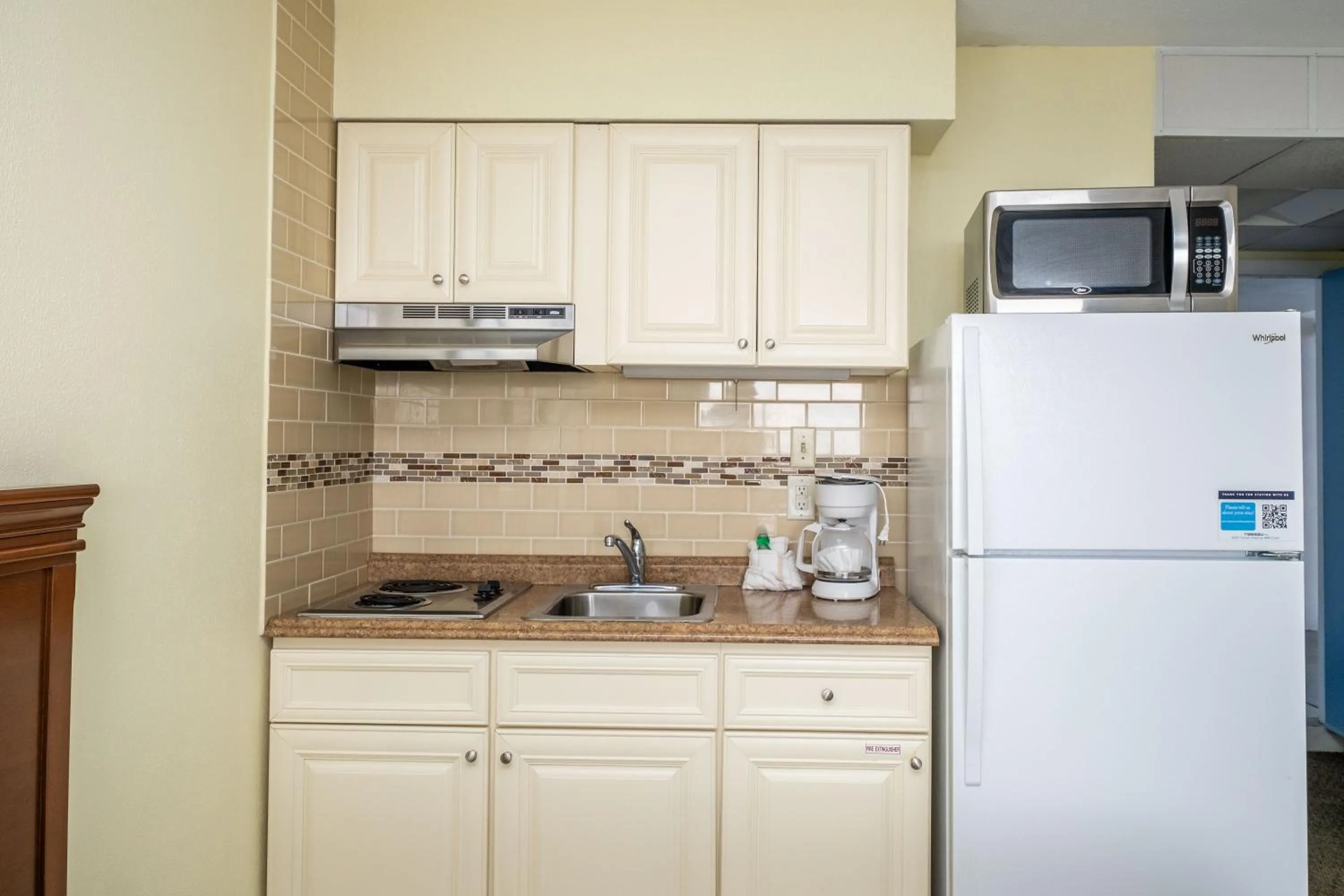 Kitchen or kitchenette in Nassau Inn Beachfront