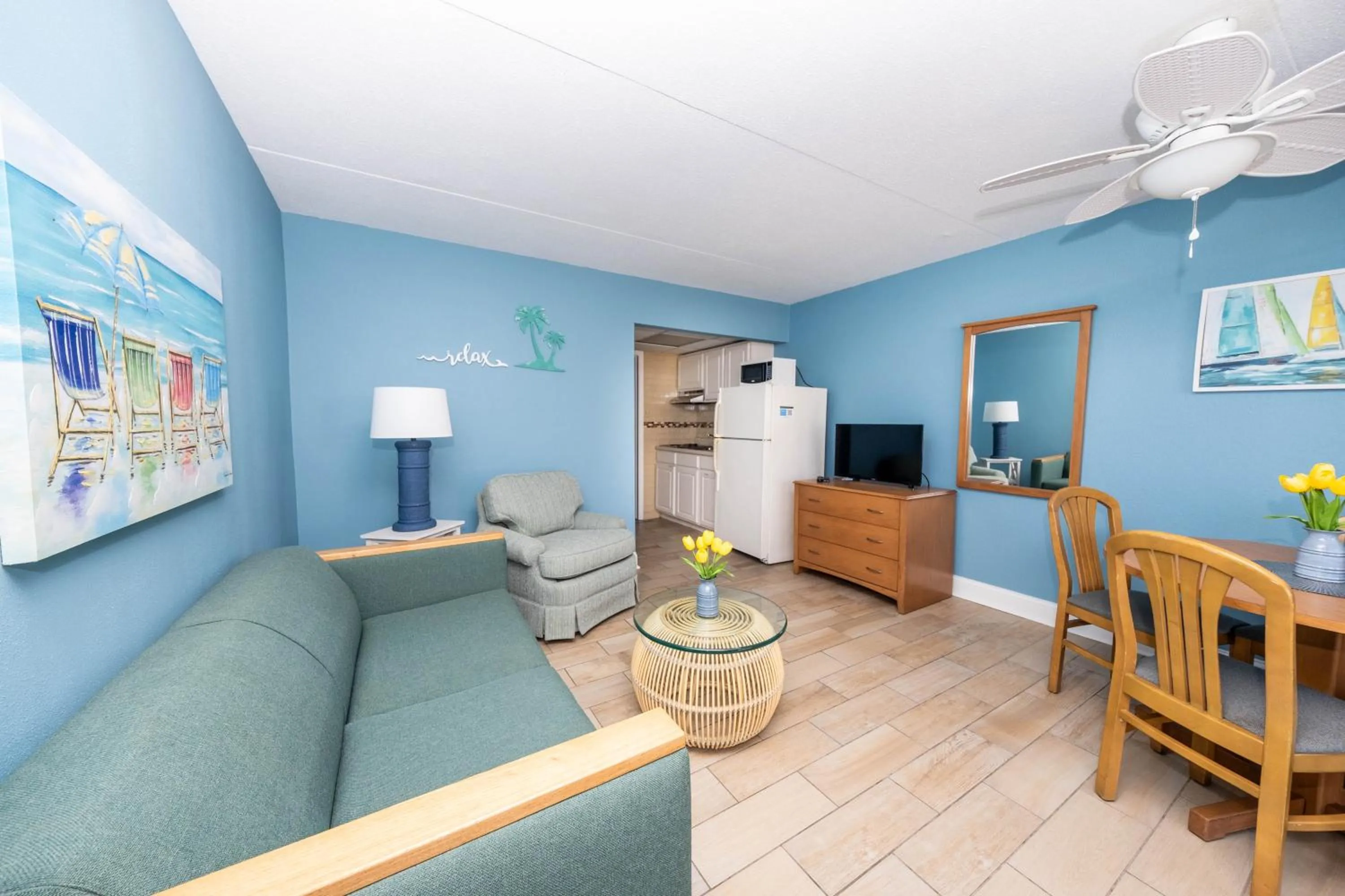 Living room in Nassau Inn Beachfront