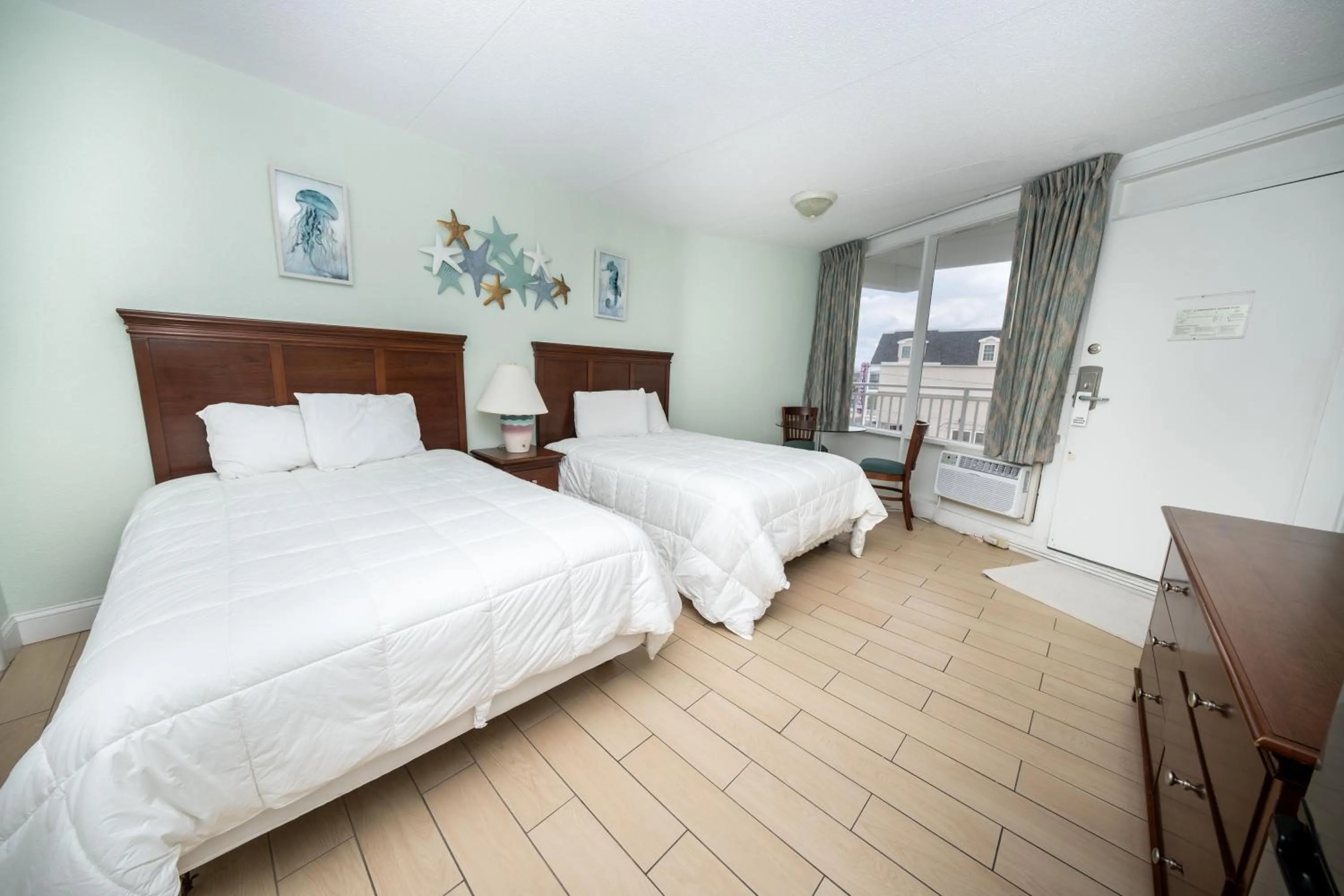 Bedroom, Bed in Nassau Inn Beachfront