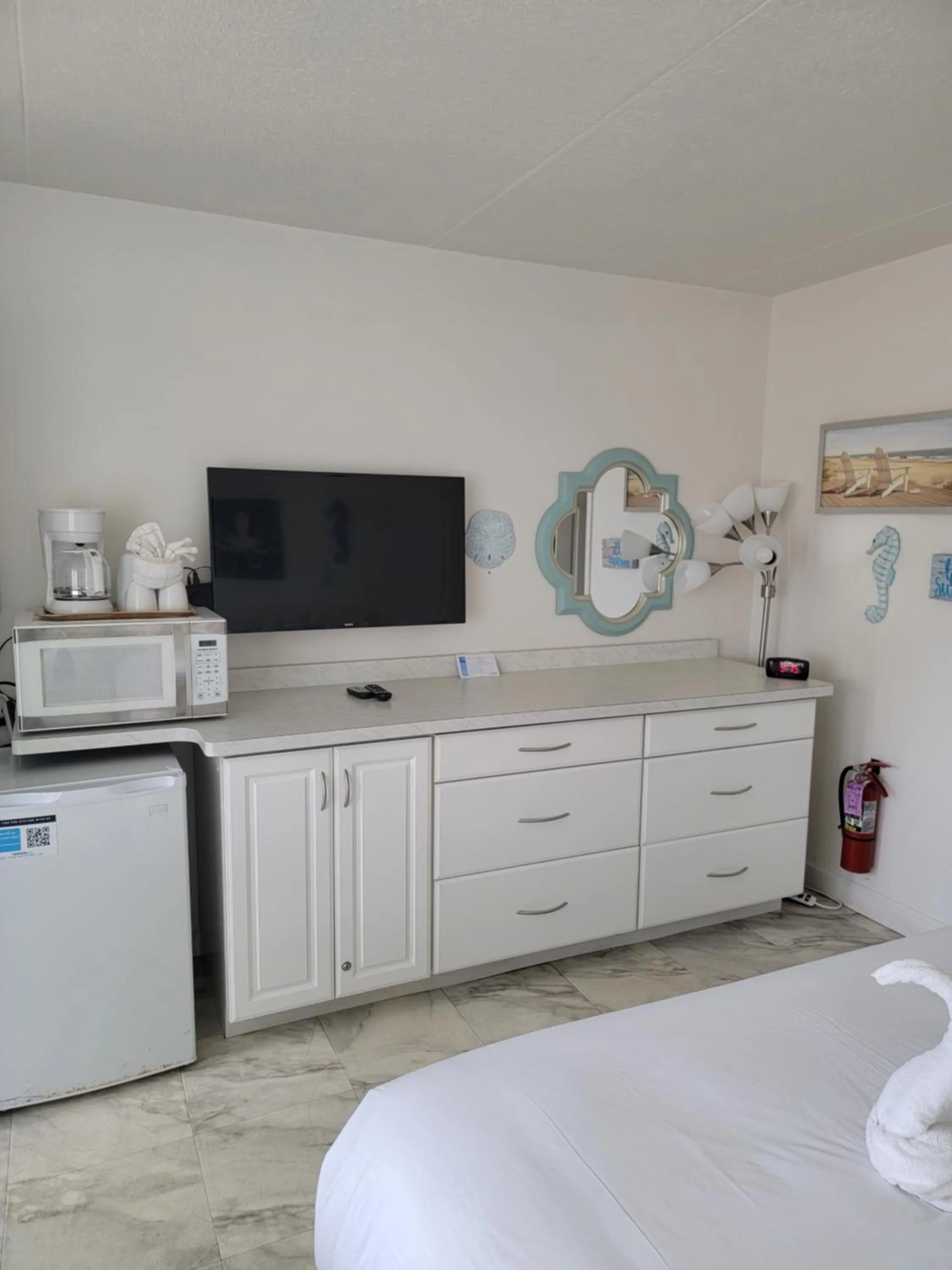 TV and multimedia, Bed in Nassau Inn Beachfront