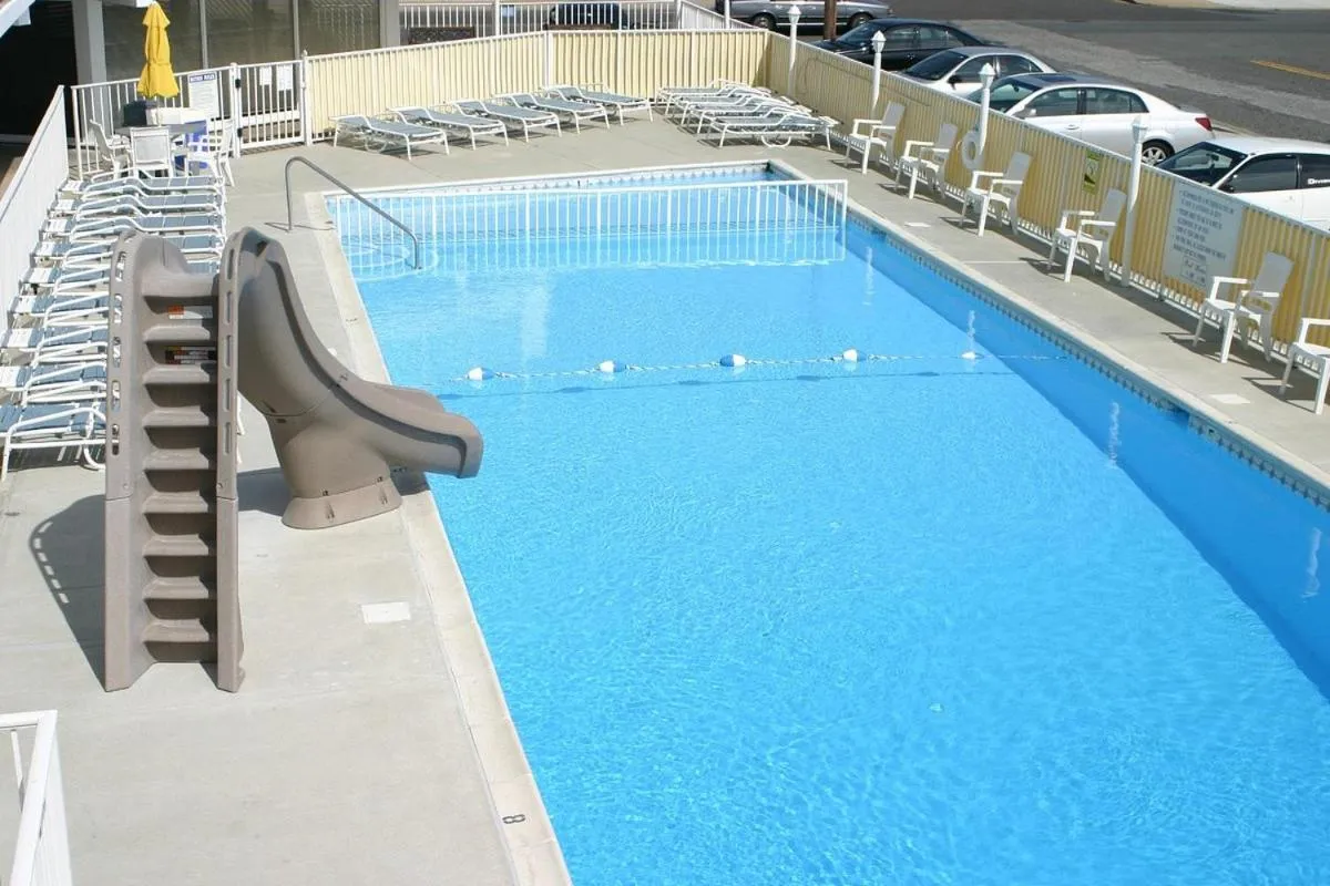 Swimming pool in Nassau Inn Beachfront