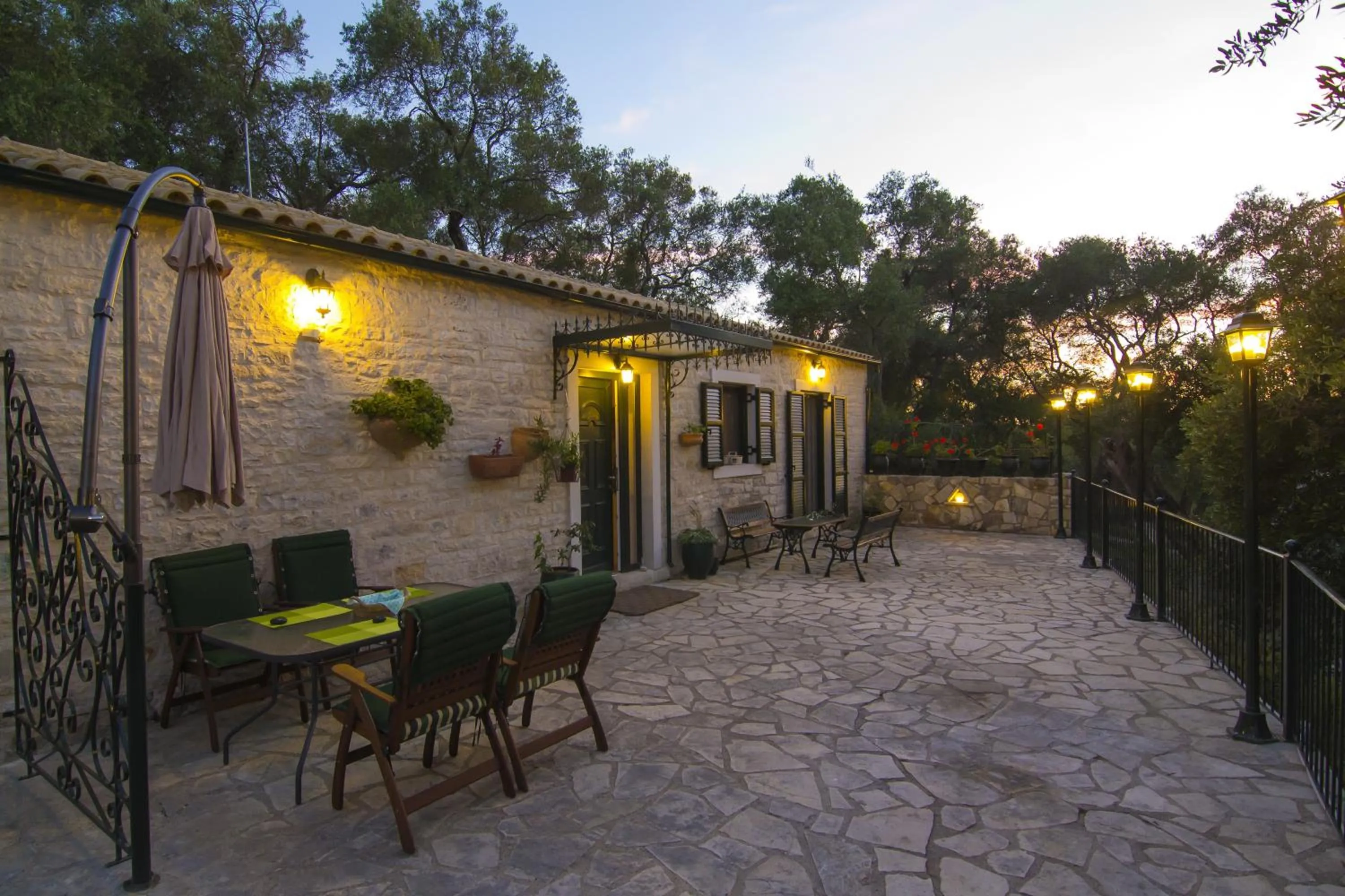Su La Strata Villa by CorfuEscapes