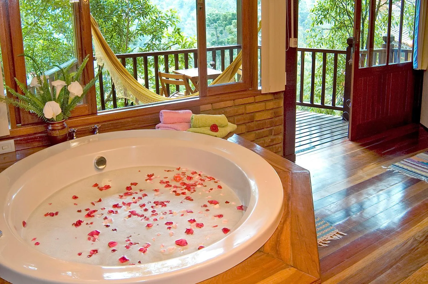 Hot Tub in Pousada Das Araucárias