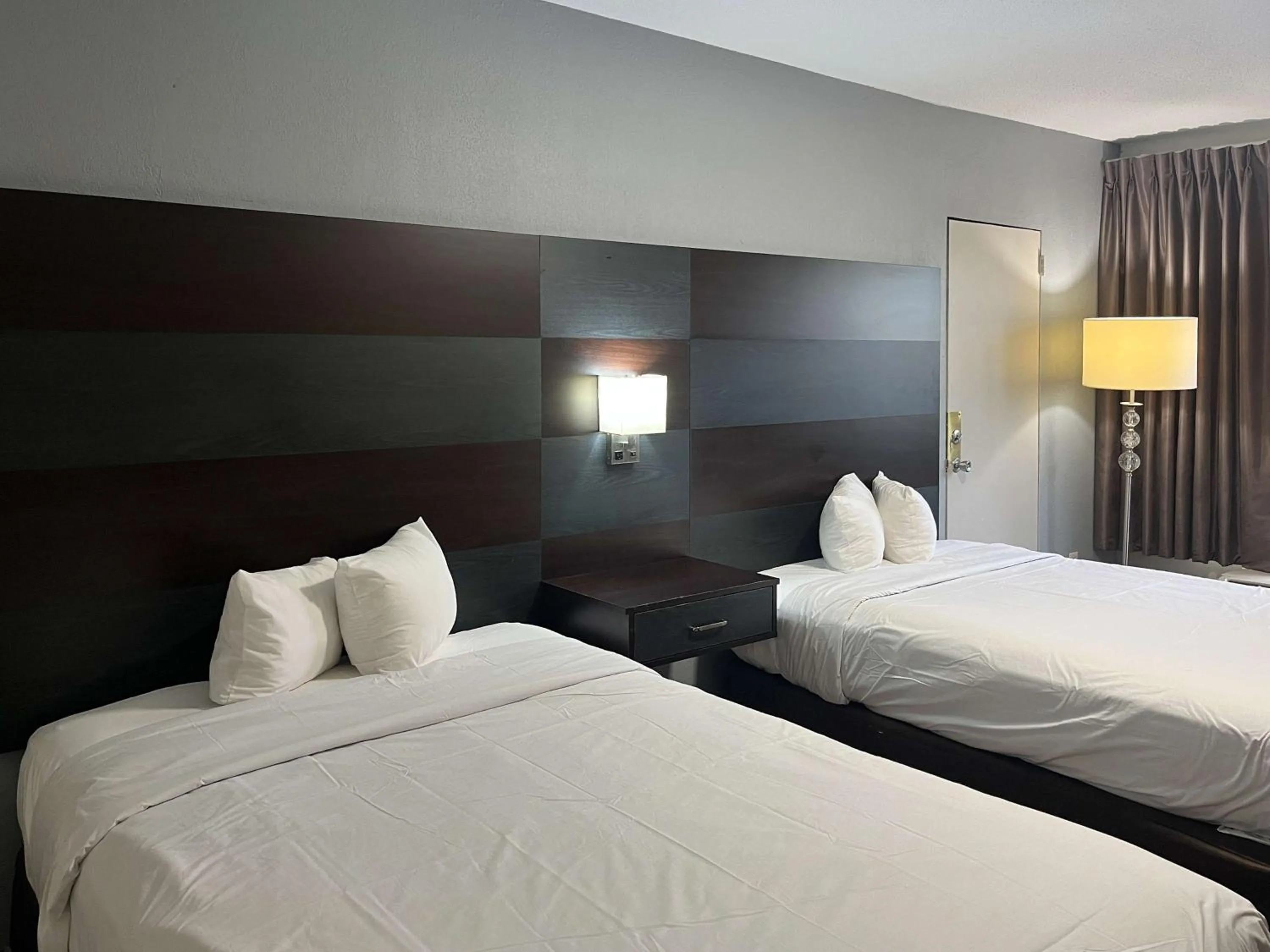 Bedroom, Bed in Studio 6 Charlotte, NC – Airport South