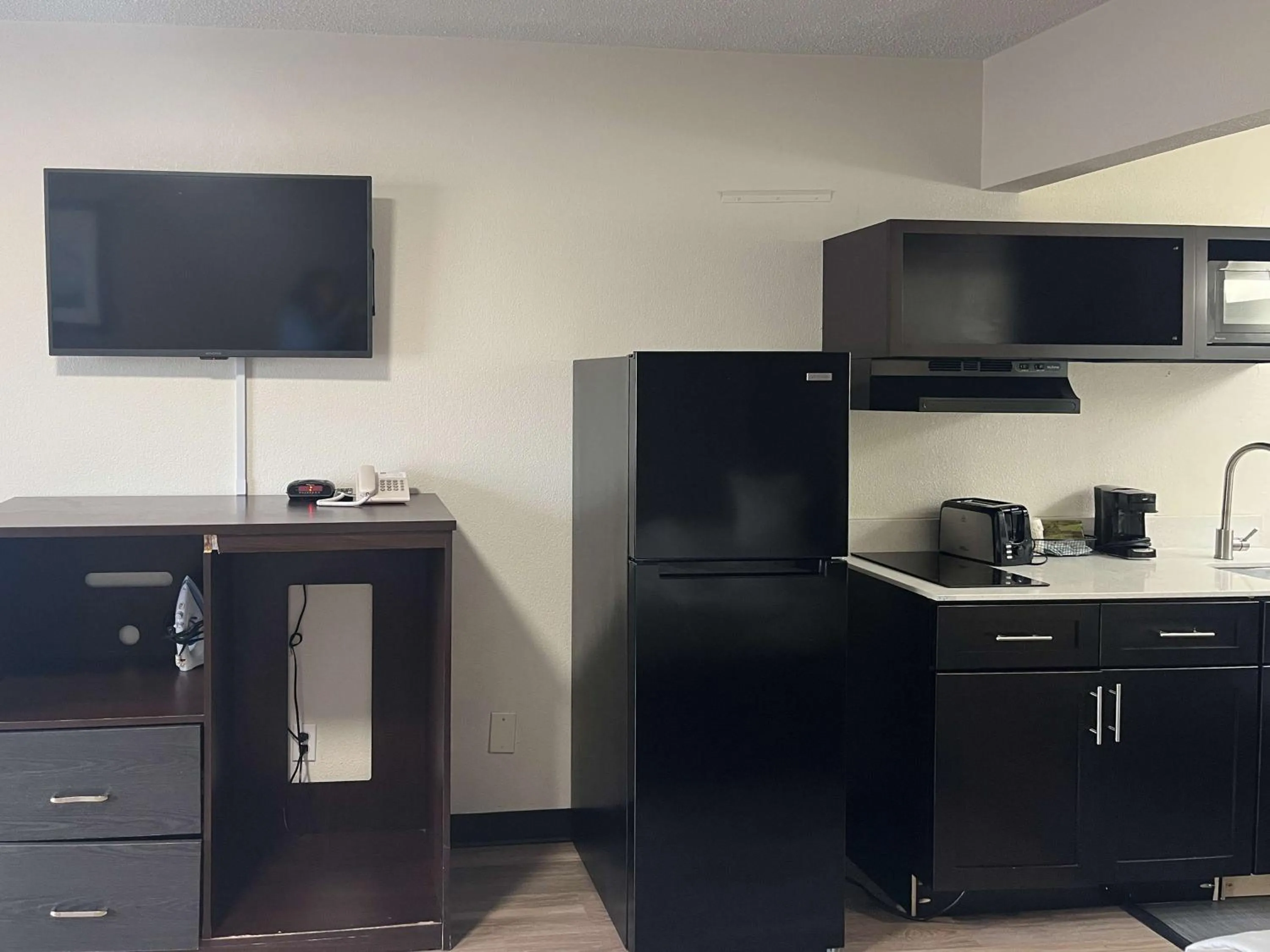 Kitchen or kitchenette in Studio 6 Charlotte, NC – Airport South