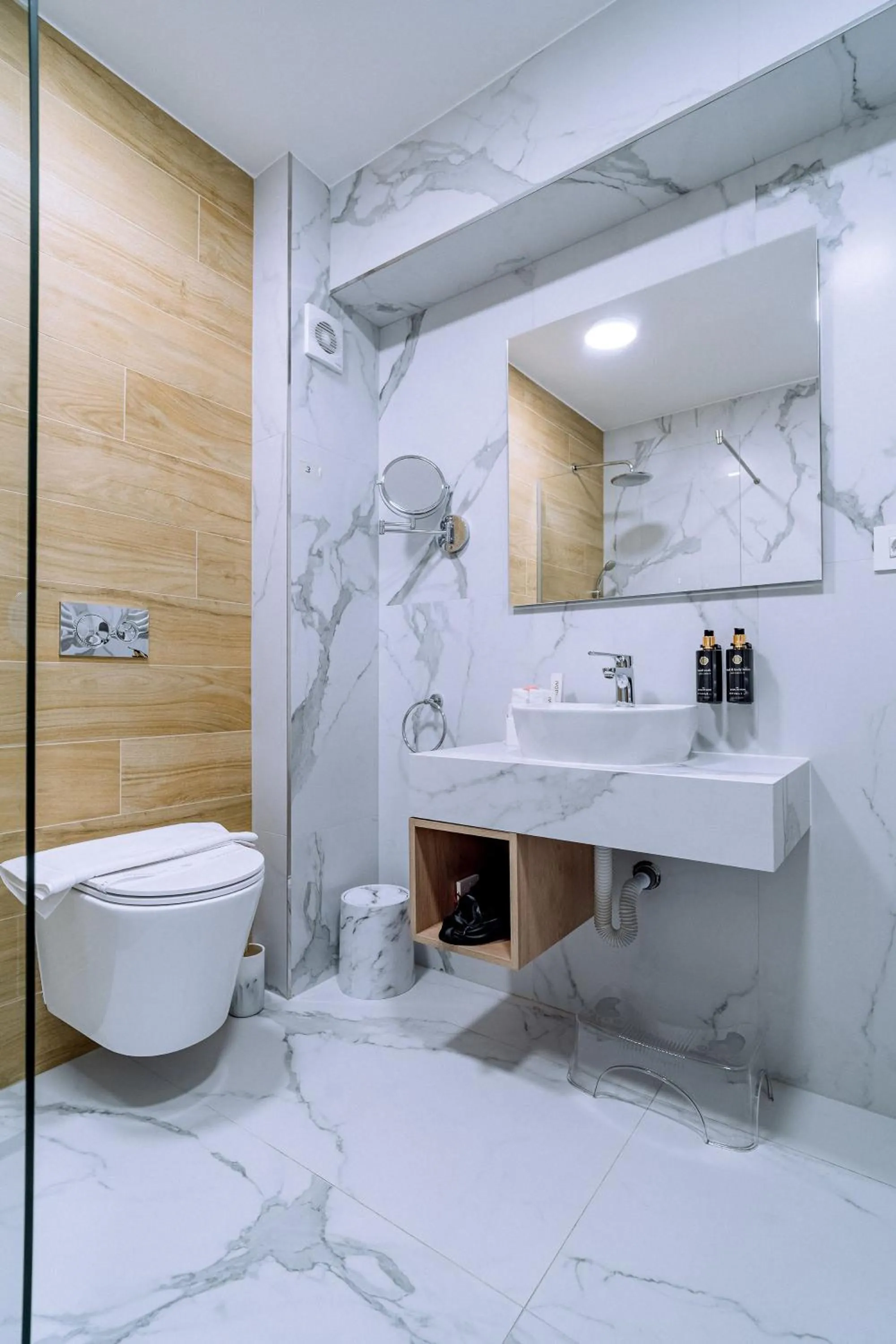 Shower in ARIS Boutique Hotel & SPA