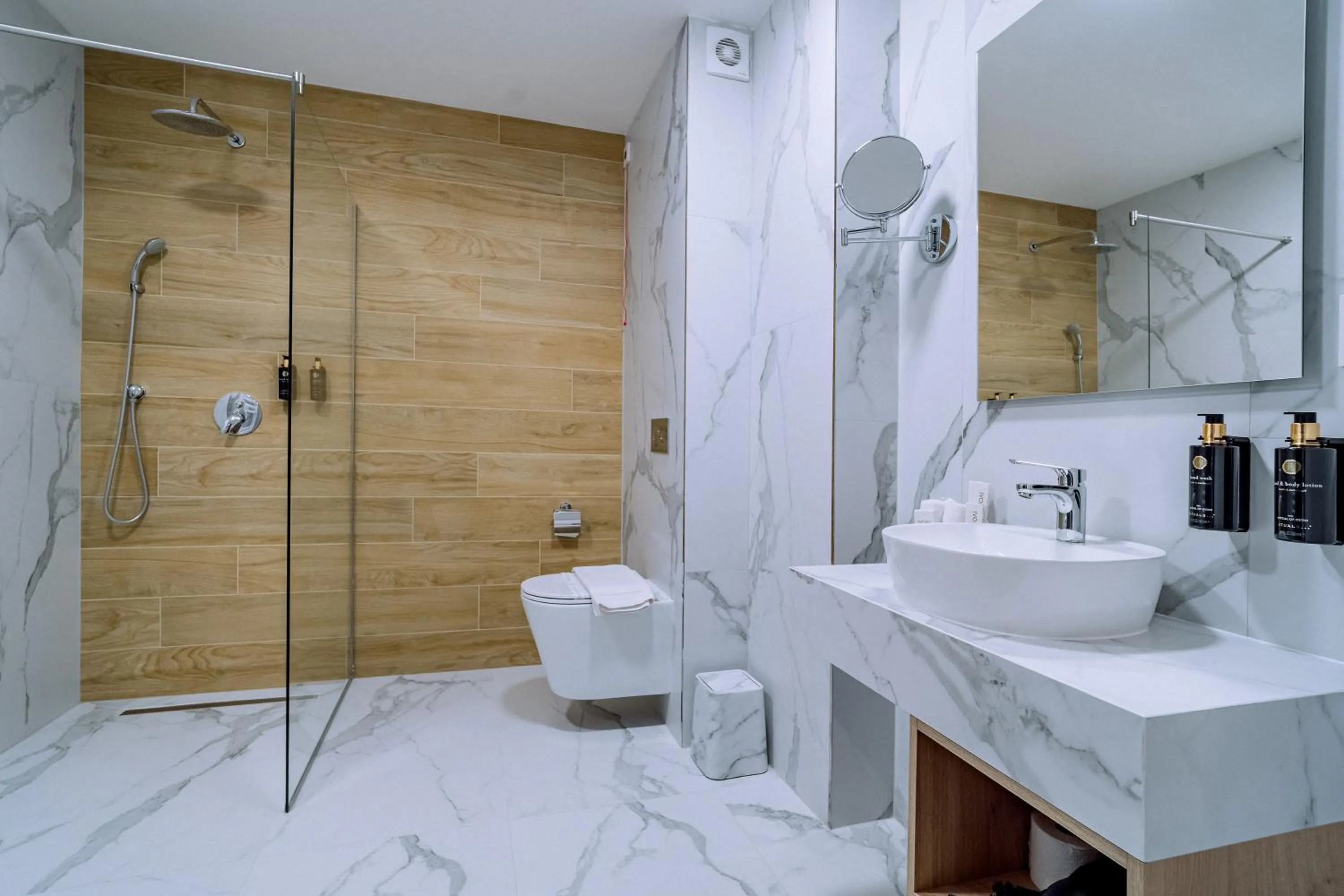 Shower in ARIS Boutique Hotel & SPA