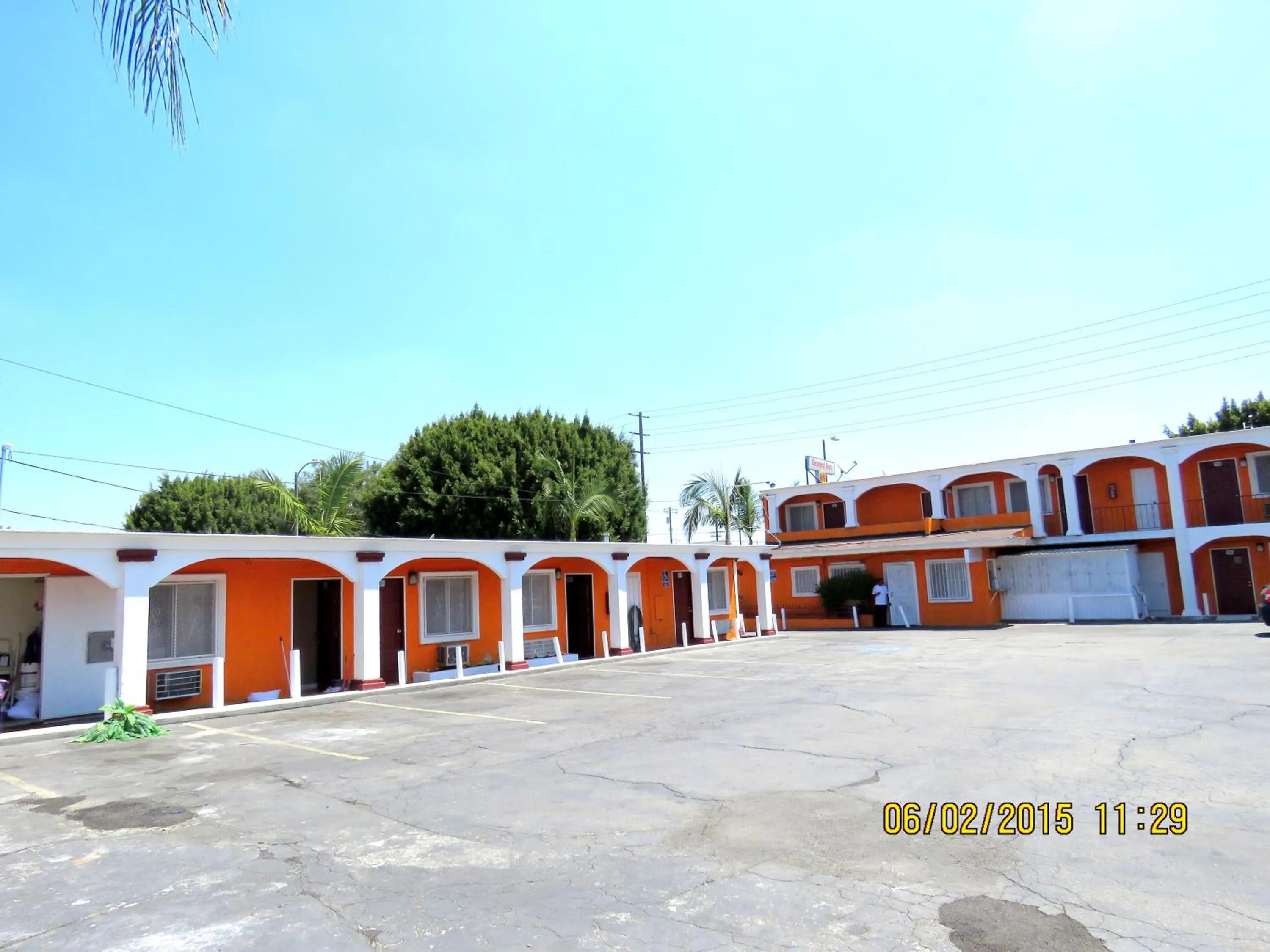 Property building in Central Inn Motel