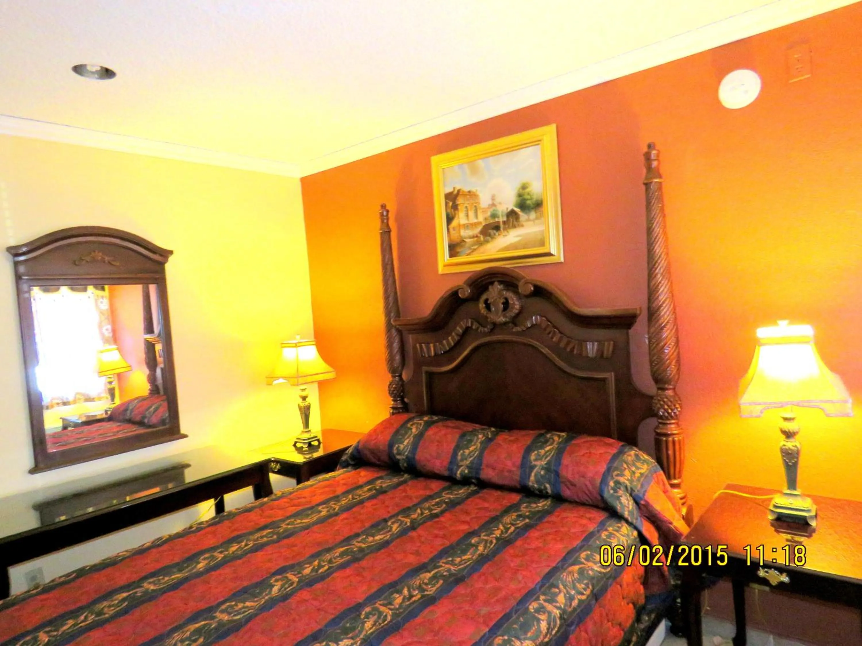 Bed in Central Inn Motel