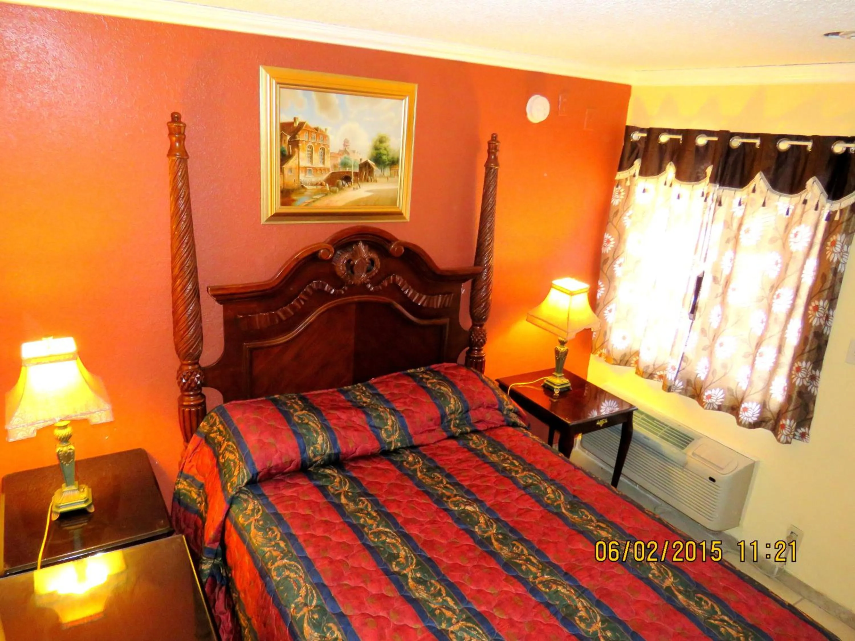 Bed in Central Inn Motel