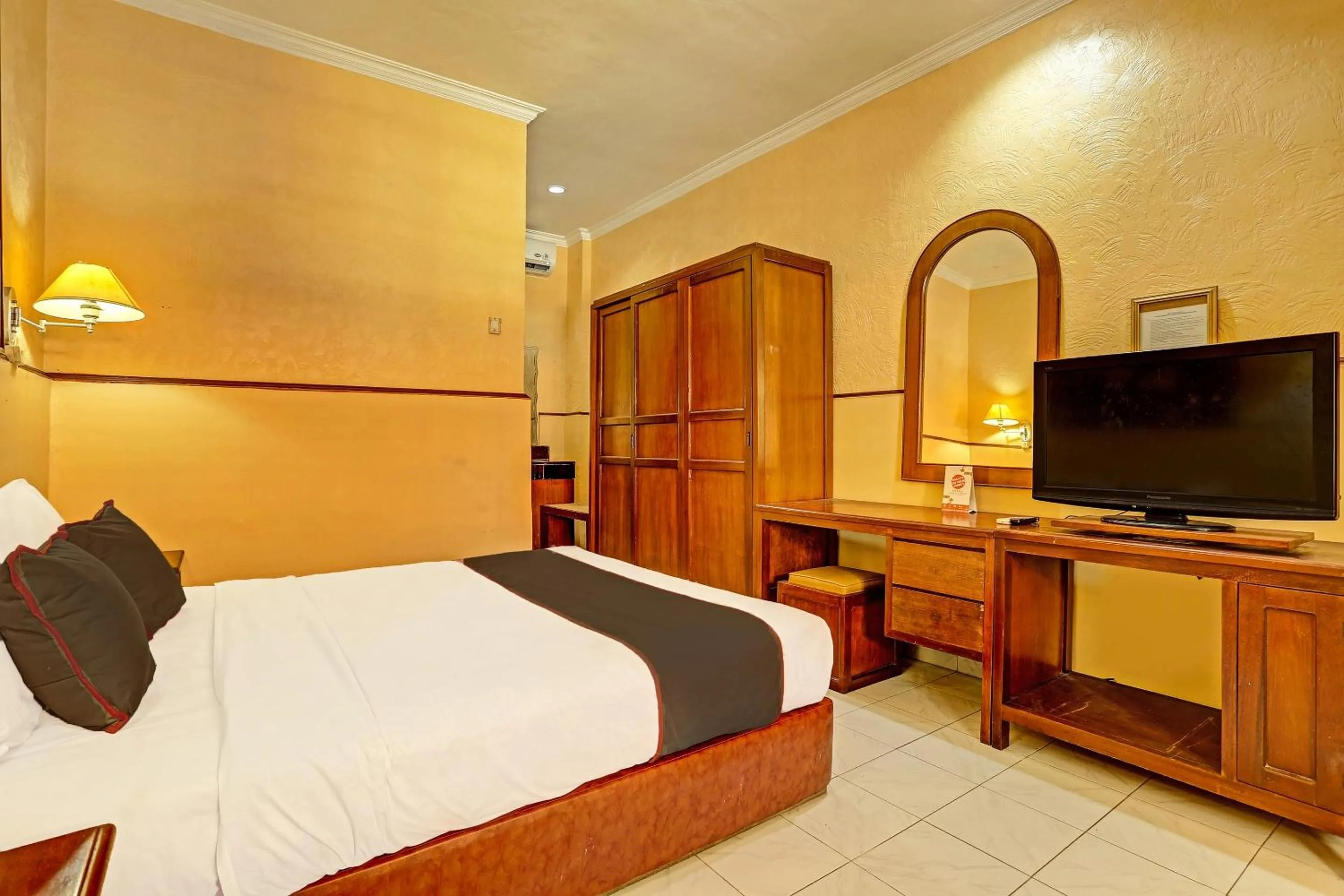 Bedroom in Collection O 91081 New Arena Hotel