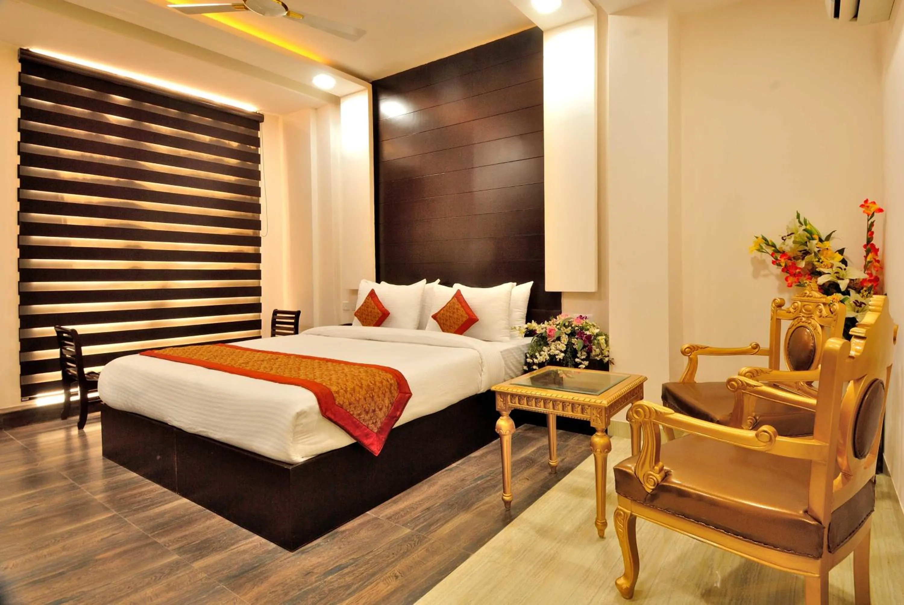 Bedroom, Bed in Hotel Kings Inn, Karol Bagh, New Delhi