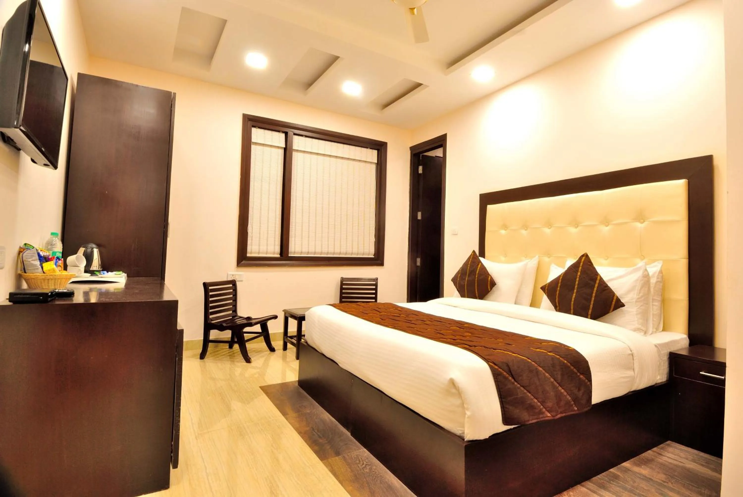 Bedroom, Bed in Hotel Kings Inn, Karol Bagh, New Delhi