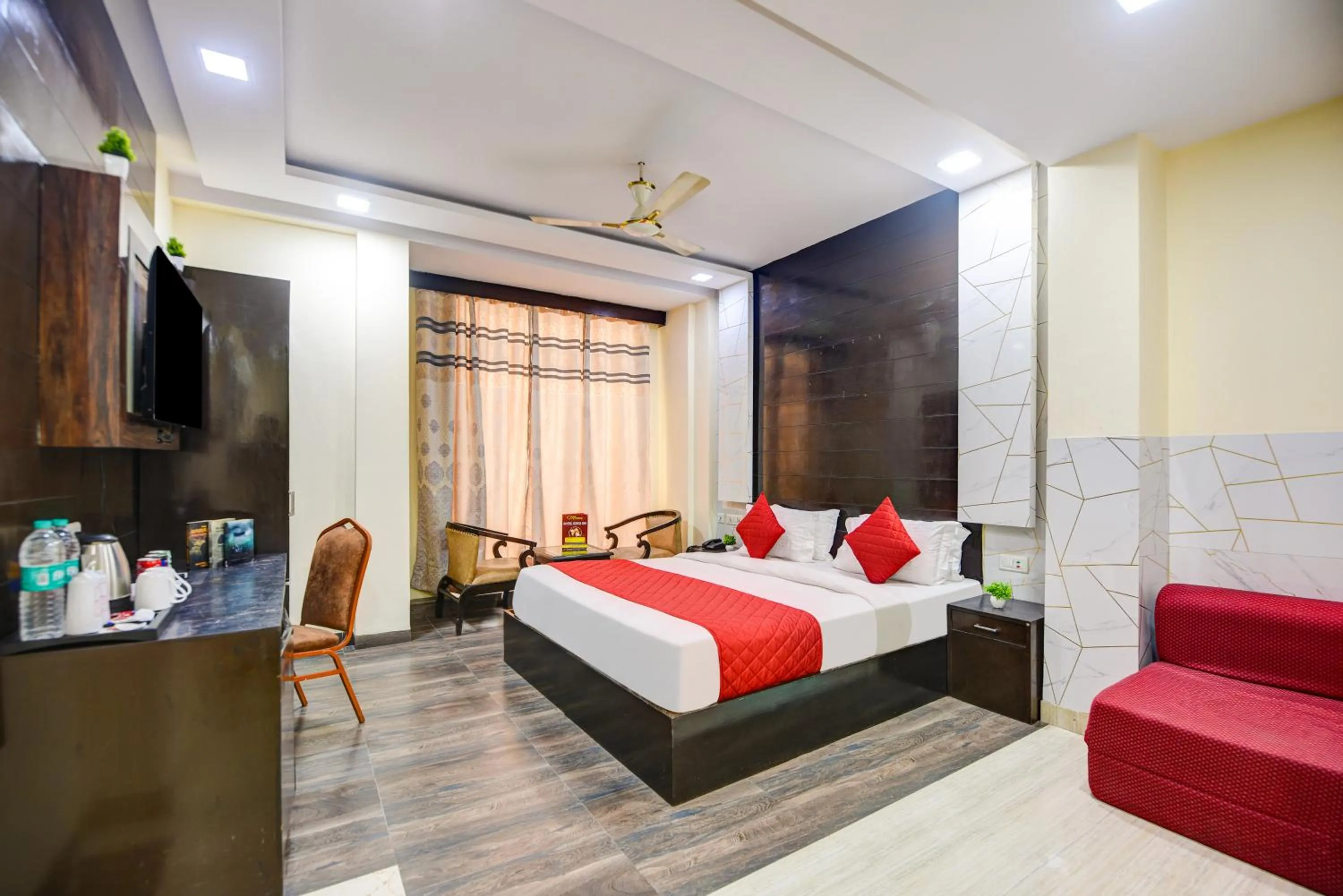 Bed in Hotel Kings Inn, Karol Bagh, New Delhi