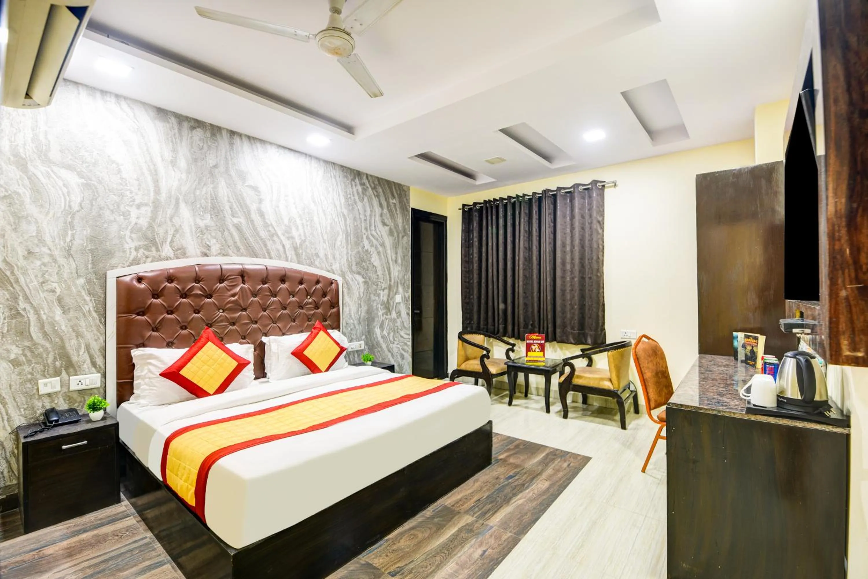 Bed in Hotel Kings Inn, Karol Bagh, New Delhi