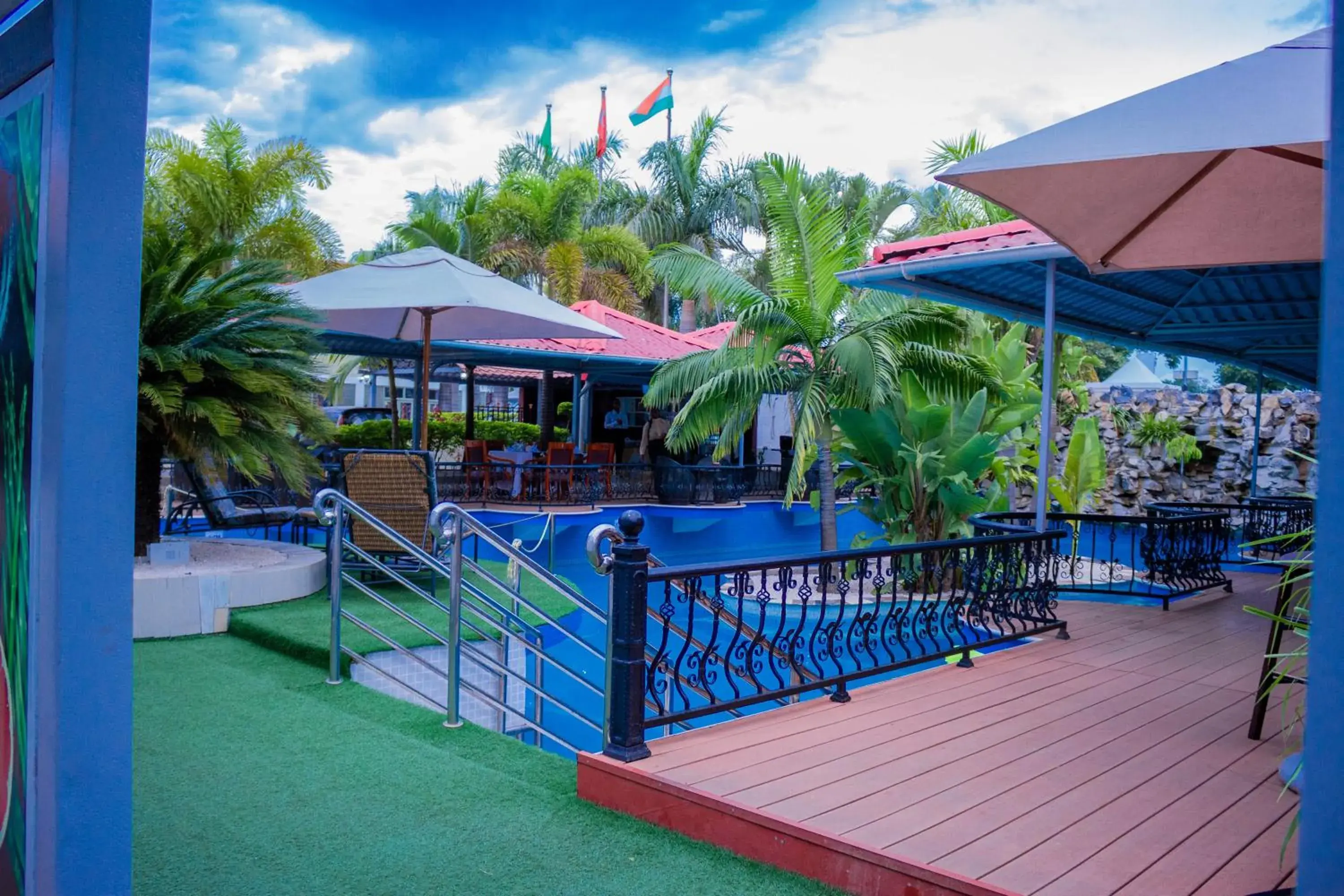 Swimming pool in Best Western Plus Paramount Hotel Swimming pool in Best Western Plus Paramount Hotel