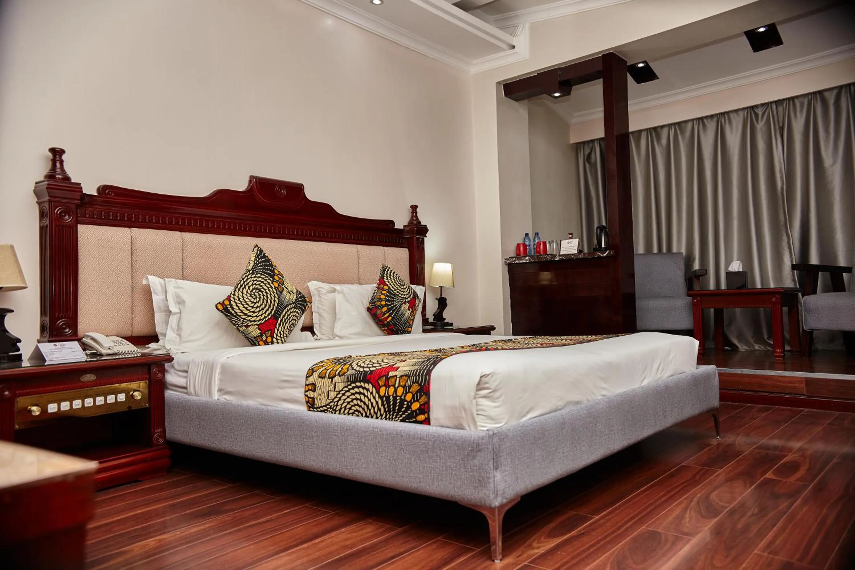 Bed in Best Western Plus Paramount Hotel