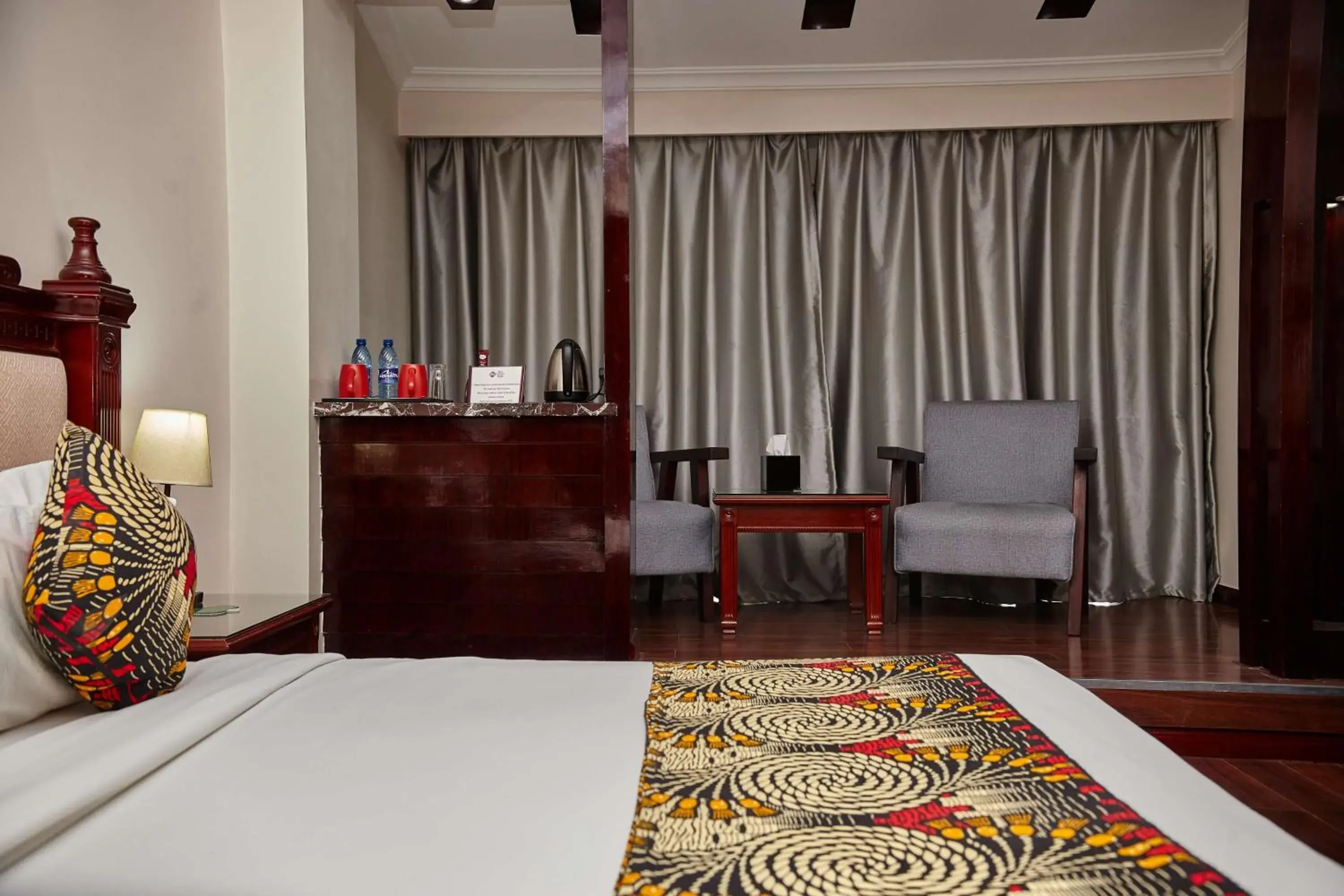 Bedroom, Bed in Best Western Plus Paramount Hotel Bedroom, Bed in Best Western Plus Paramount Hotel