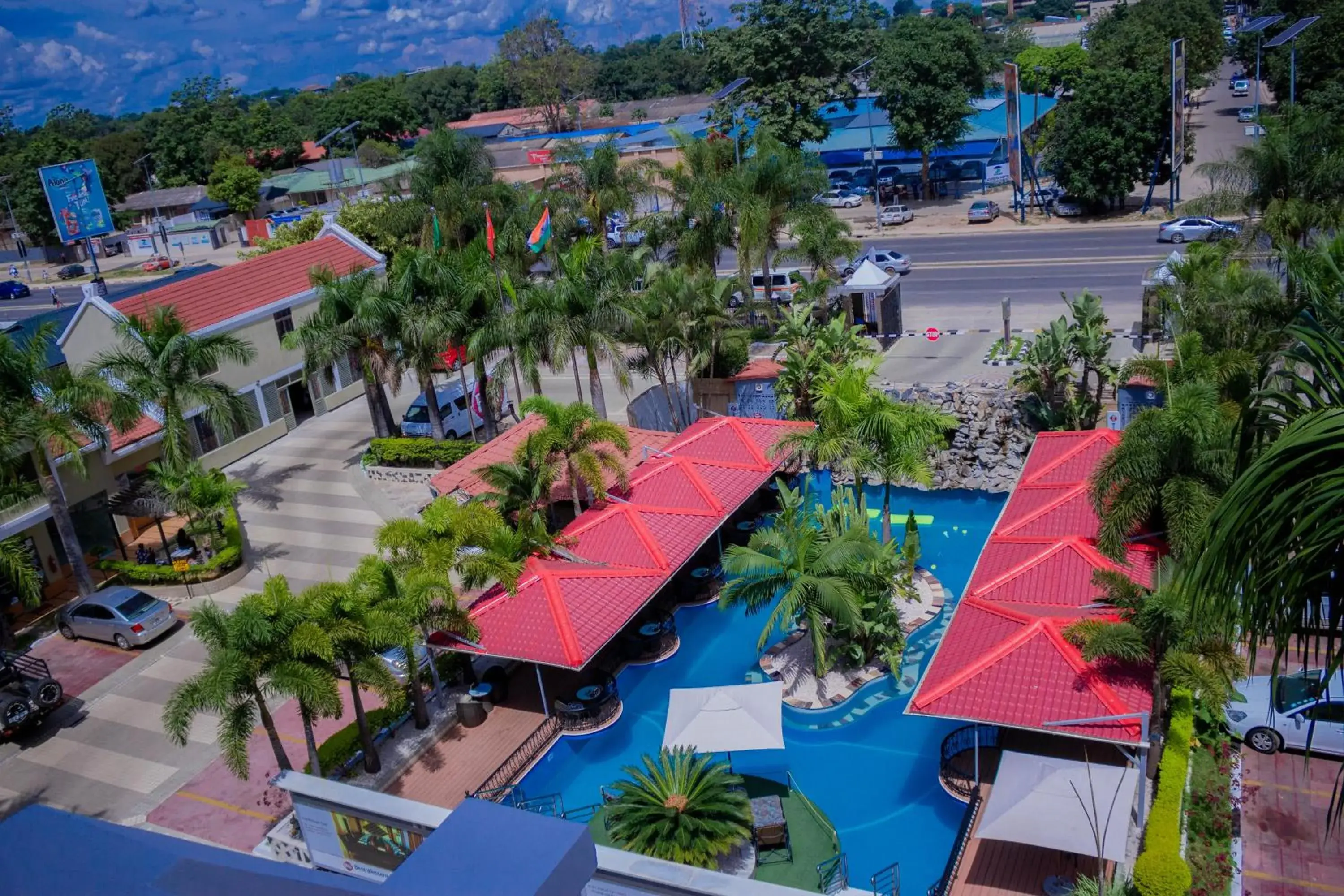 Swimming pool in Best Western Plus Paramount Hotel Swimming pool in Best Western Plus Paramount Hotel