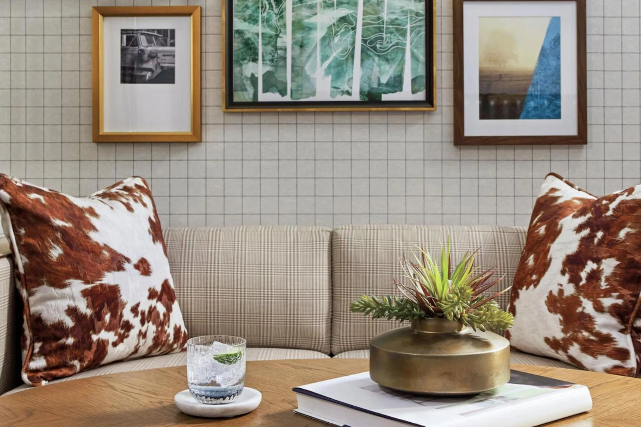 Living room in Omni PGA Frisco Resort by Suiteness