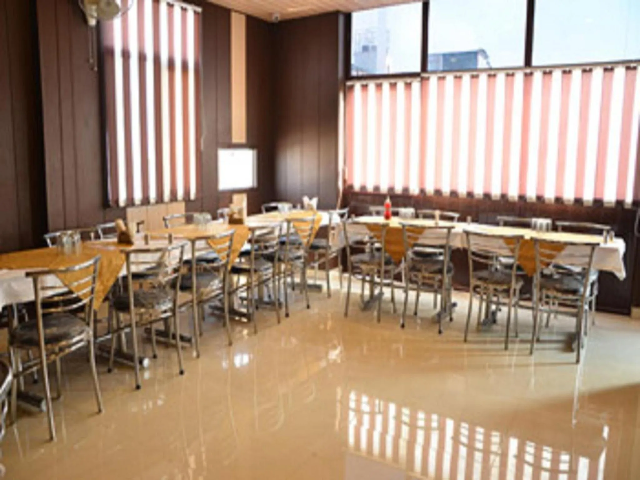 Restaurant/places to eat in Hotel Popular