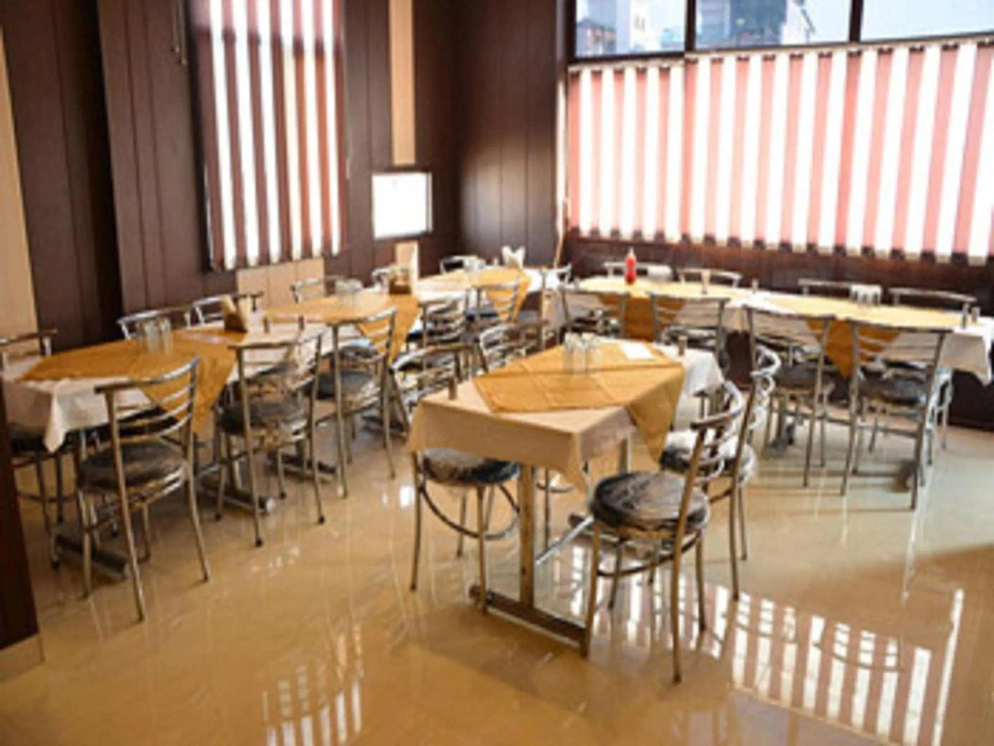 Restaurant/places to eat in Hotel Popular