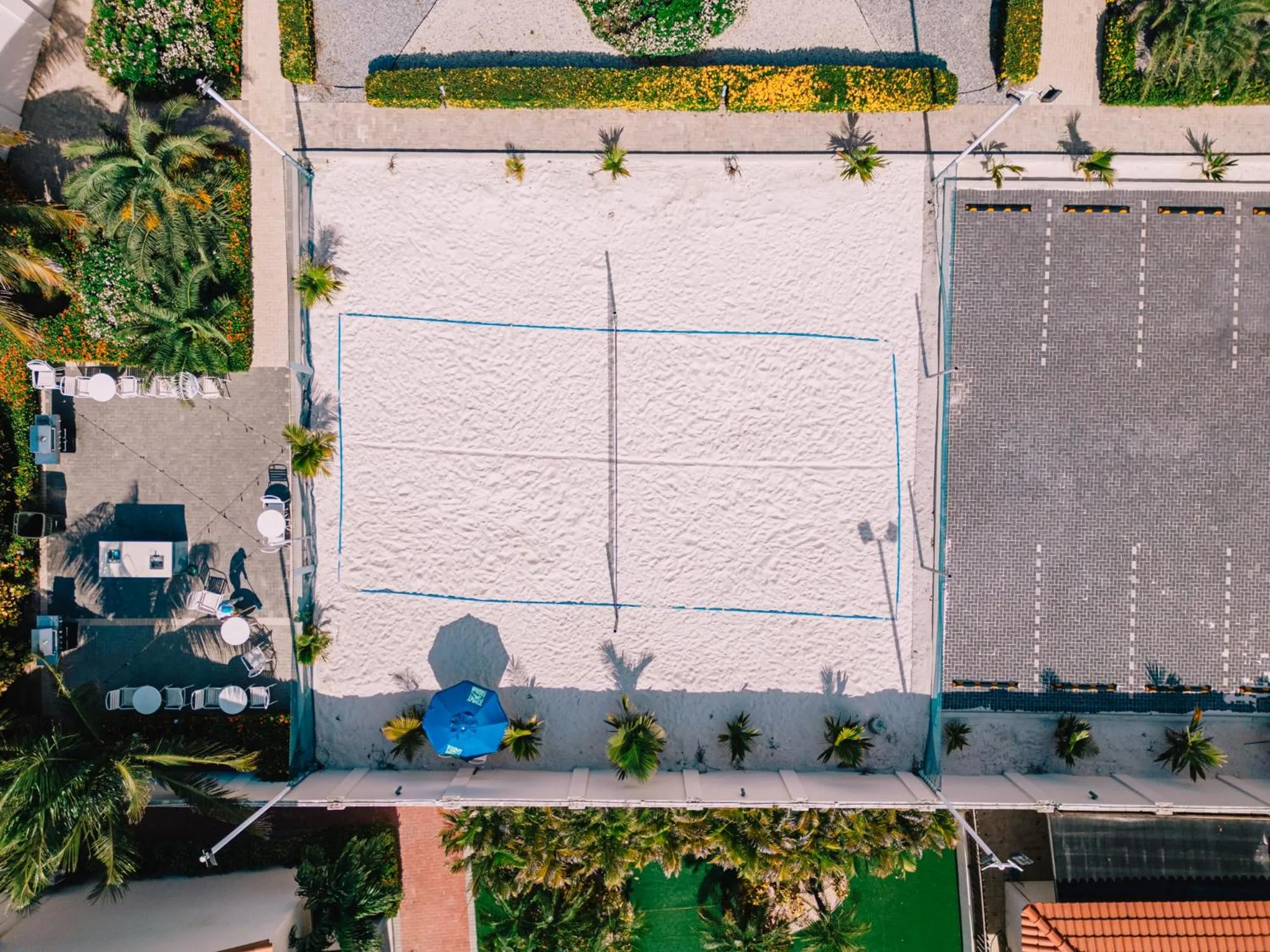 Tennis court in Aruba's Life Residences