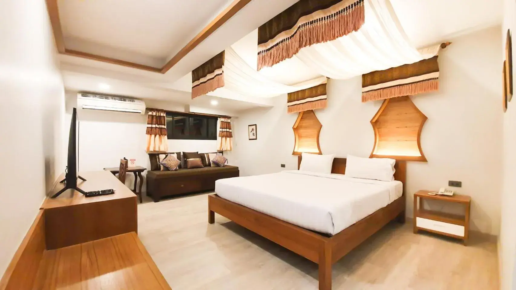 Bed in Big Tree Old Town Hotel Bed in Big Tree Old Town Hotel