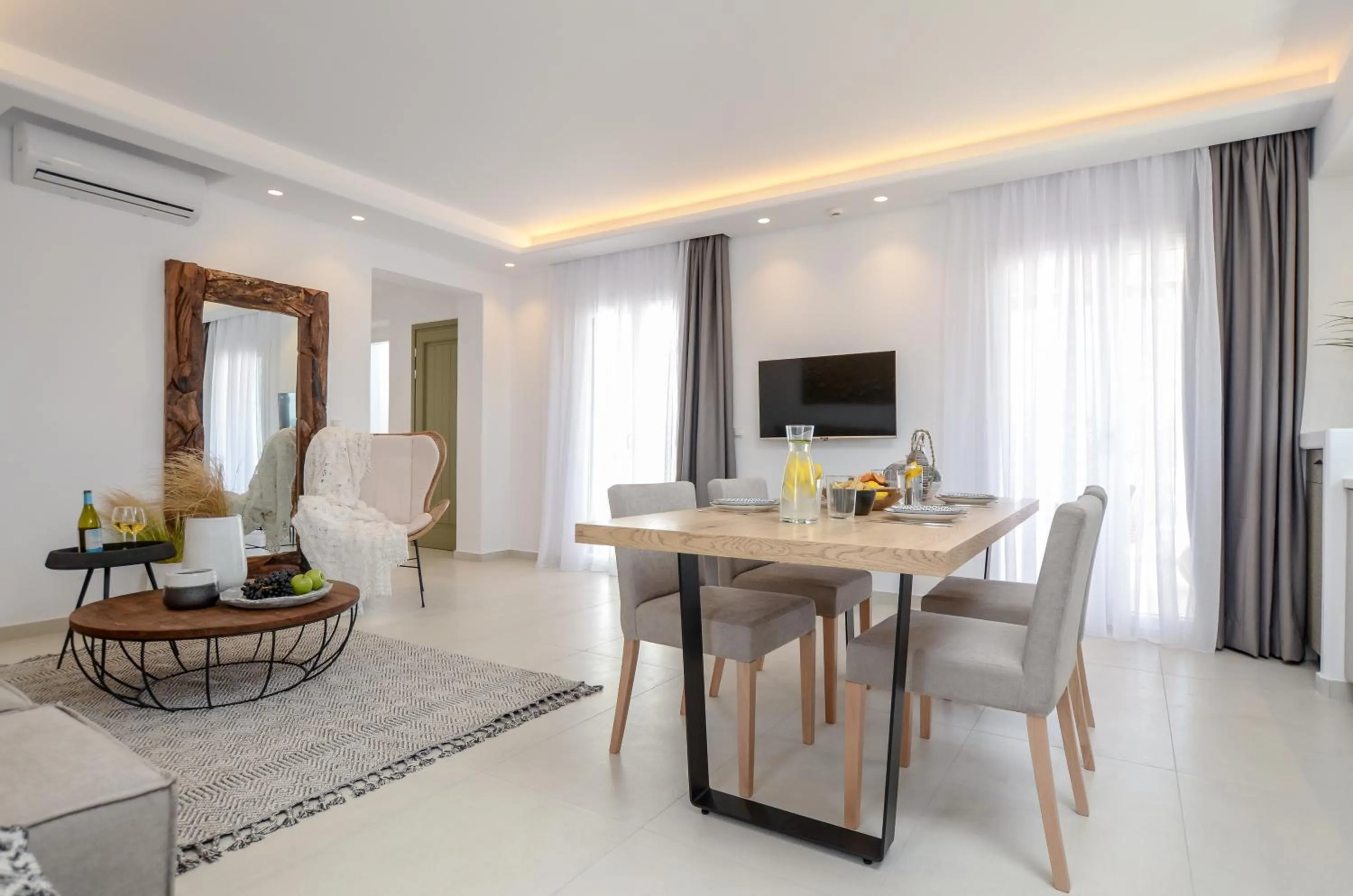 TV and multimedia in Sea & Olives Suites Hotel and Villas