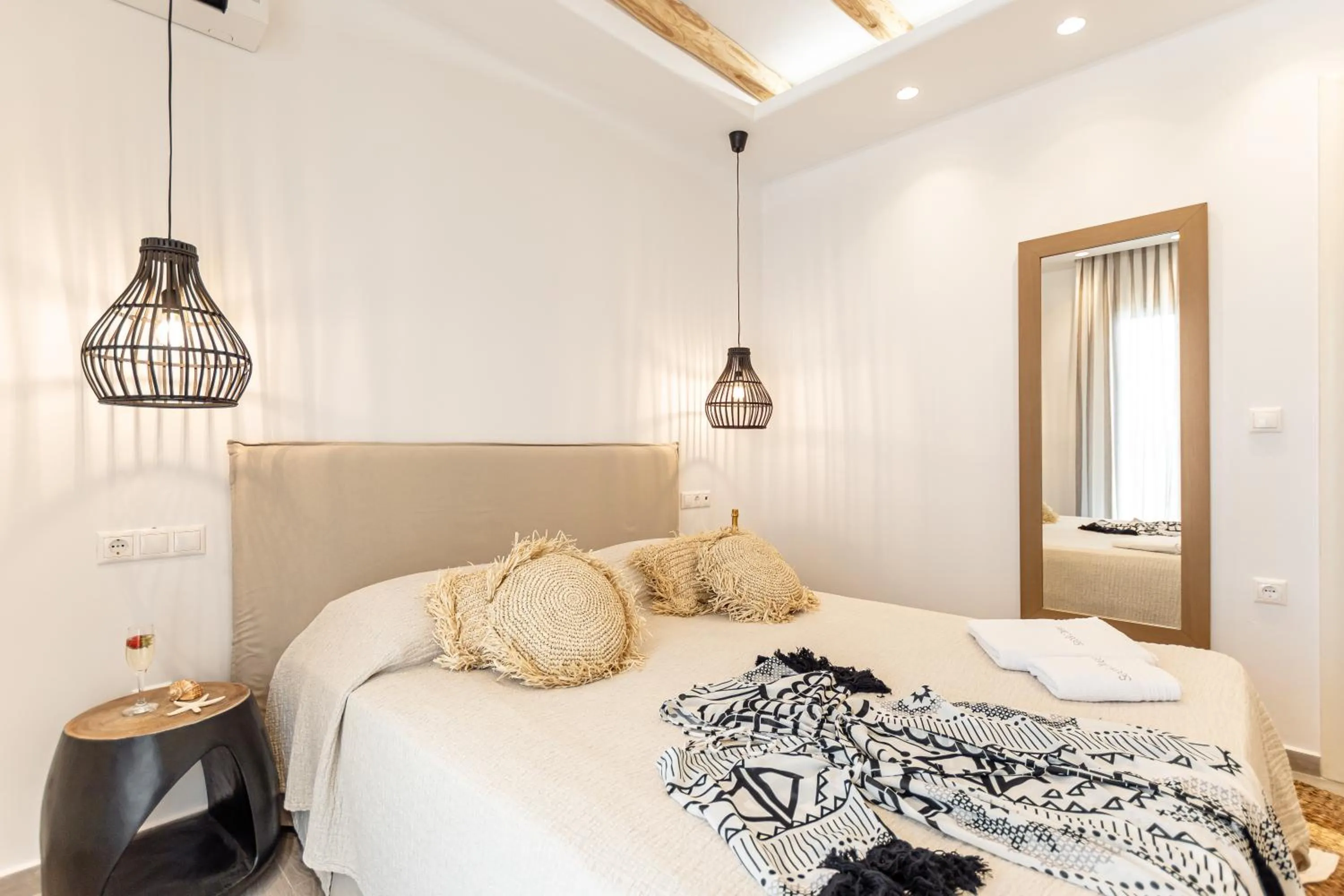 Bed in Sea & Olives Suites Hotel and Villas