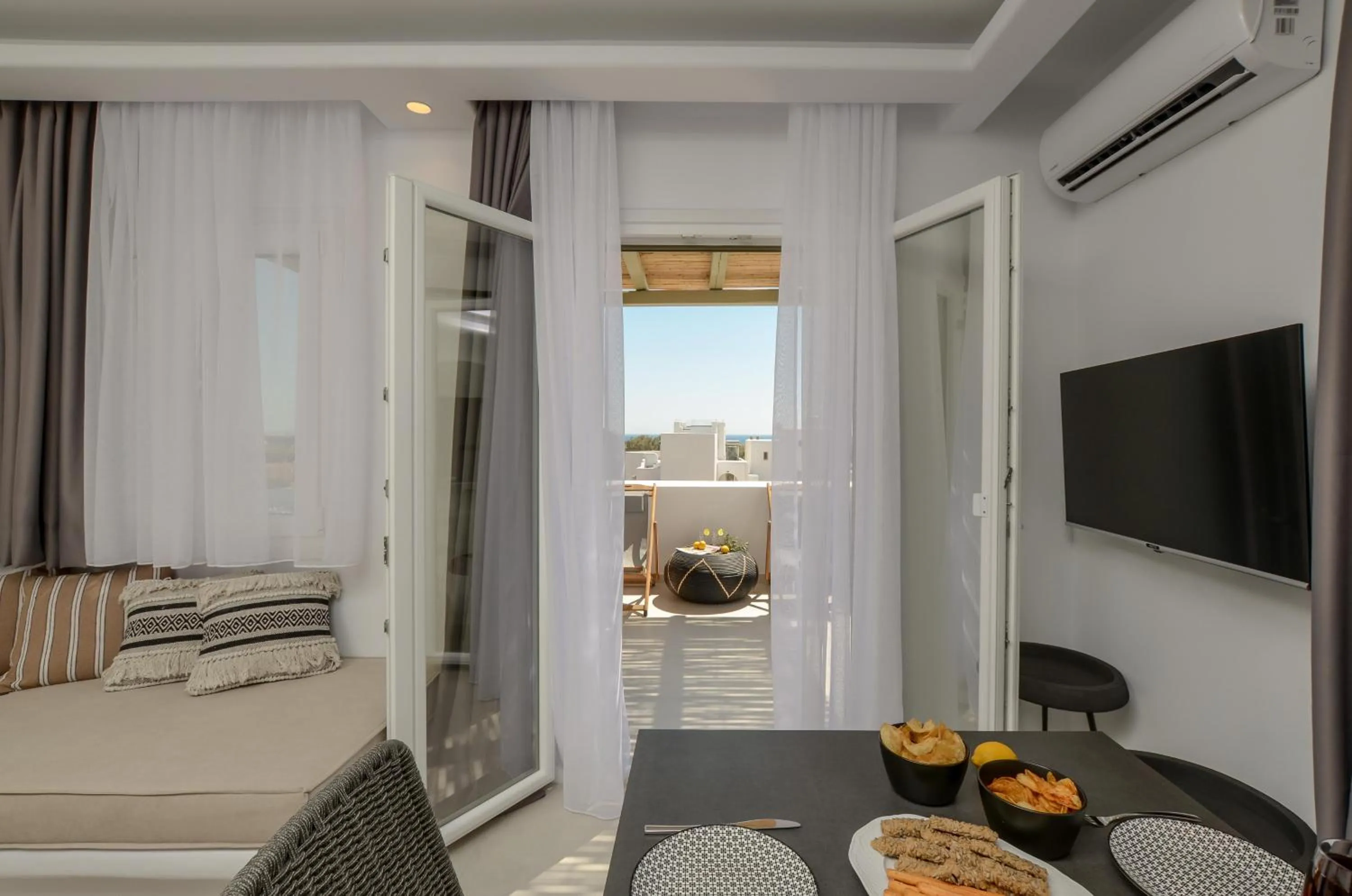 TV and multimedia, Bed in Sea & Olives Suites Hotel and Villas